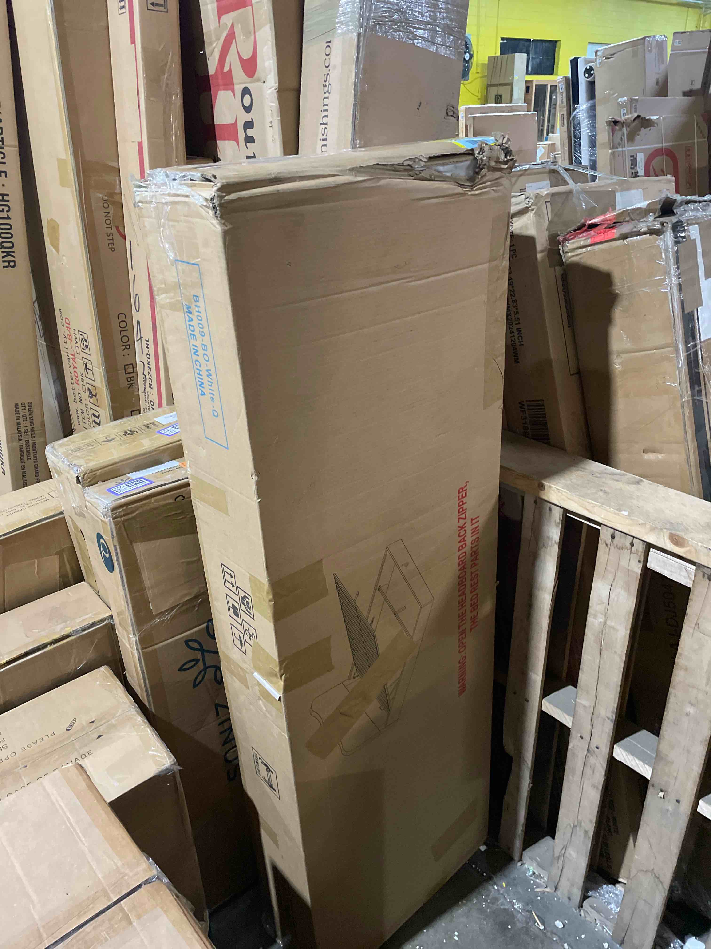 Condition photo showing New/Like New for Bensu Boucle Hydraulic Lift Up Storage Upholstered 