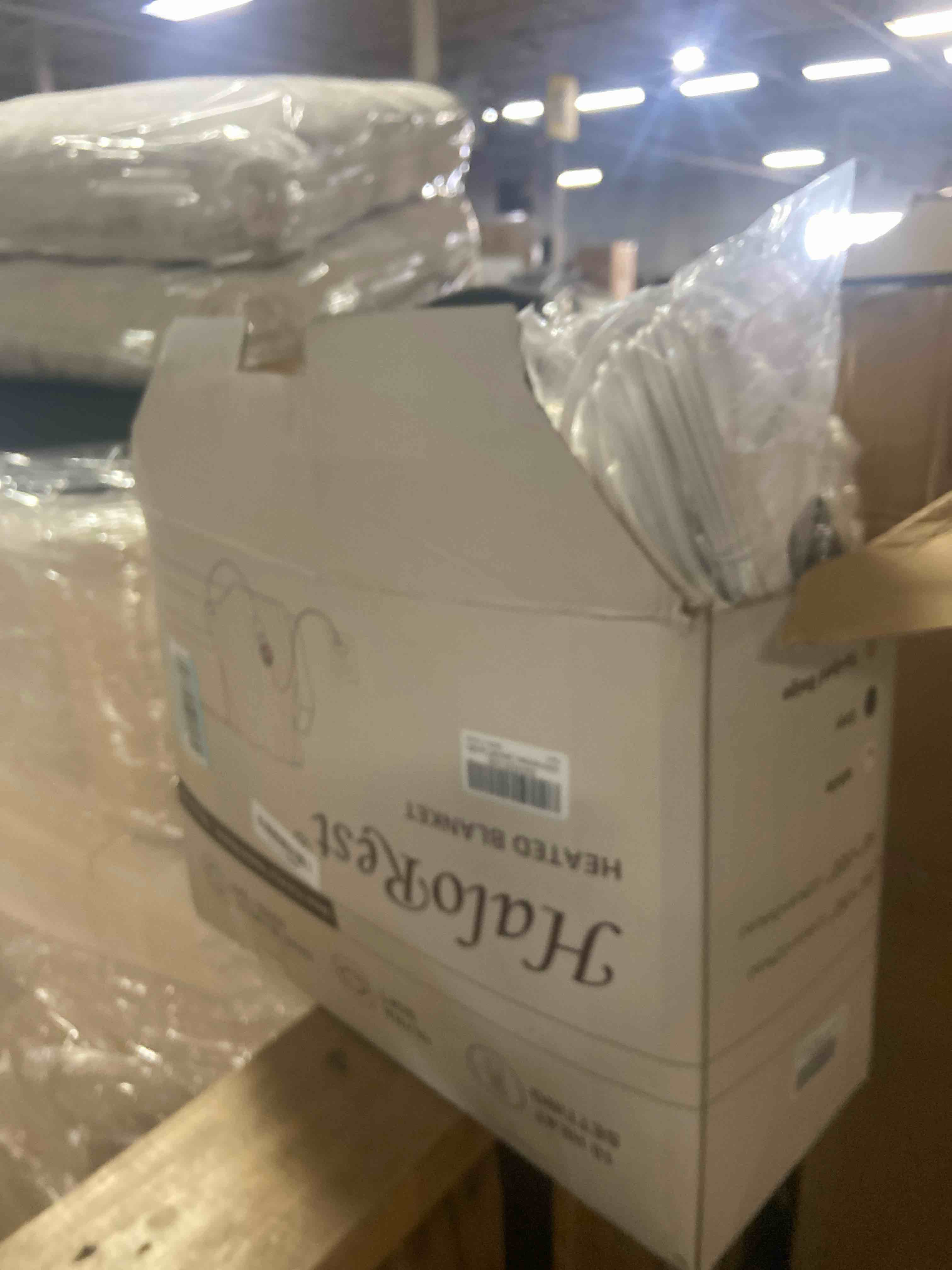 Condition photo showing New/Like New for Heated Blanket Queen Size, Faux Fur Cozy Heating Blanket with Overheat Protection, 1/2/4/6/8 Hours Auto-Off 10 Heat Level, Machine Washable (84x90 Inches, Cream White) Cream White 84''*90''
