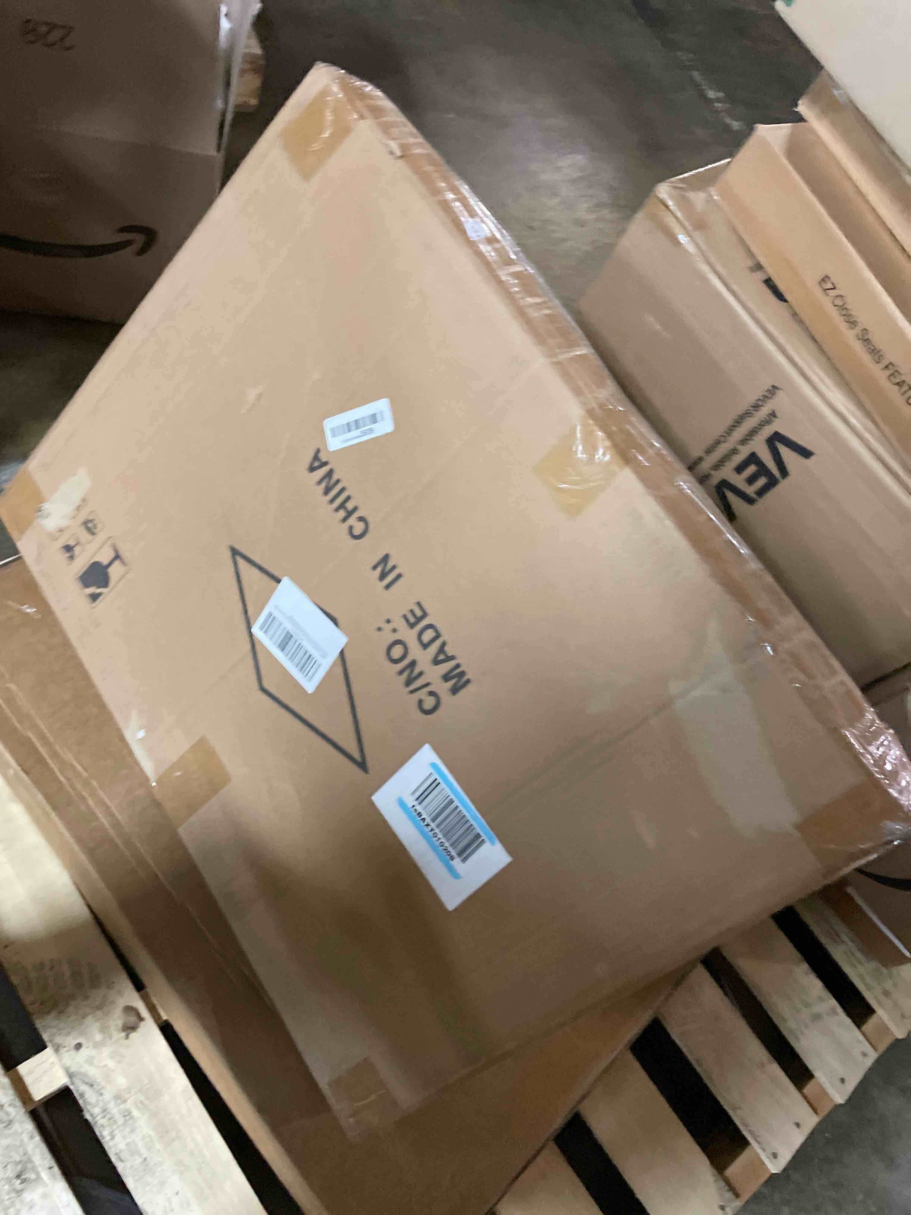 Condition photo showing Good Condition for 18x24 Frame 5 Pack, Black Poster Frames 18 x 24 for Horizontal or Vertical Wall Mounting Black 18x24