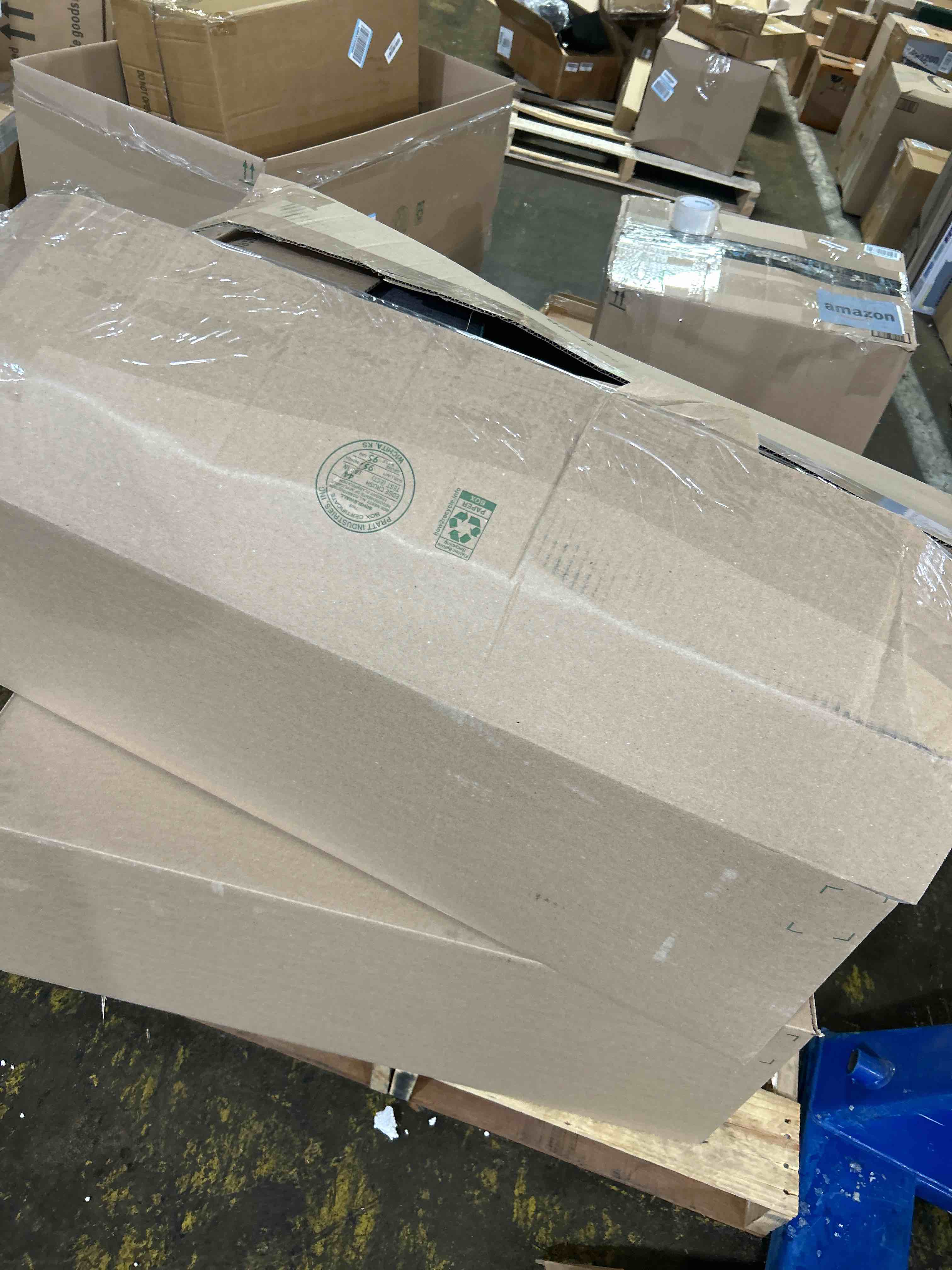 Condition photo showing Good Condition for Gardner Pet Dog Stairs for Small Dogs 19.7" H, Curved 4-Step Pet Stairs, Dog Steps for High Bed (18-24 in), Couch with Durable Non-Slip Waterproof Fabric Cover and CertiPUR-US Certified Foam Grey 4 Curved 15.7"x28"x19.7"