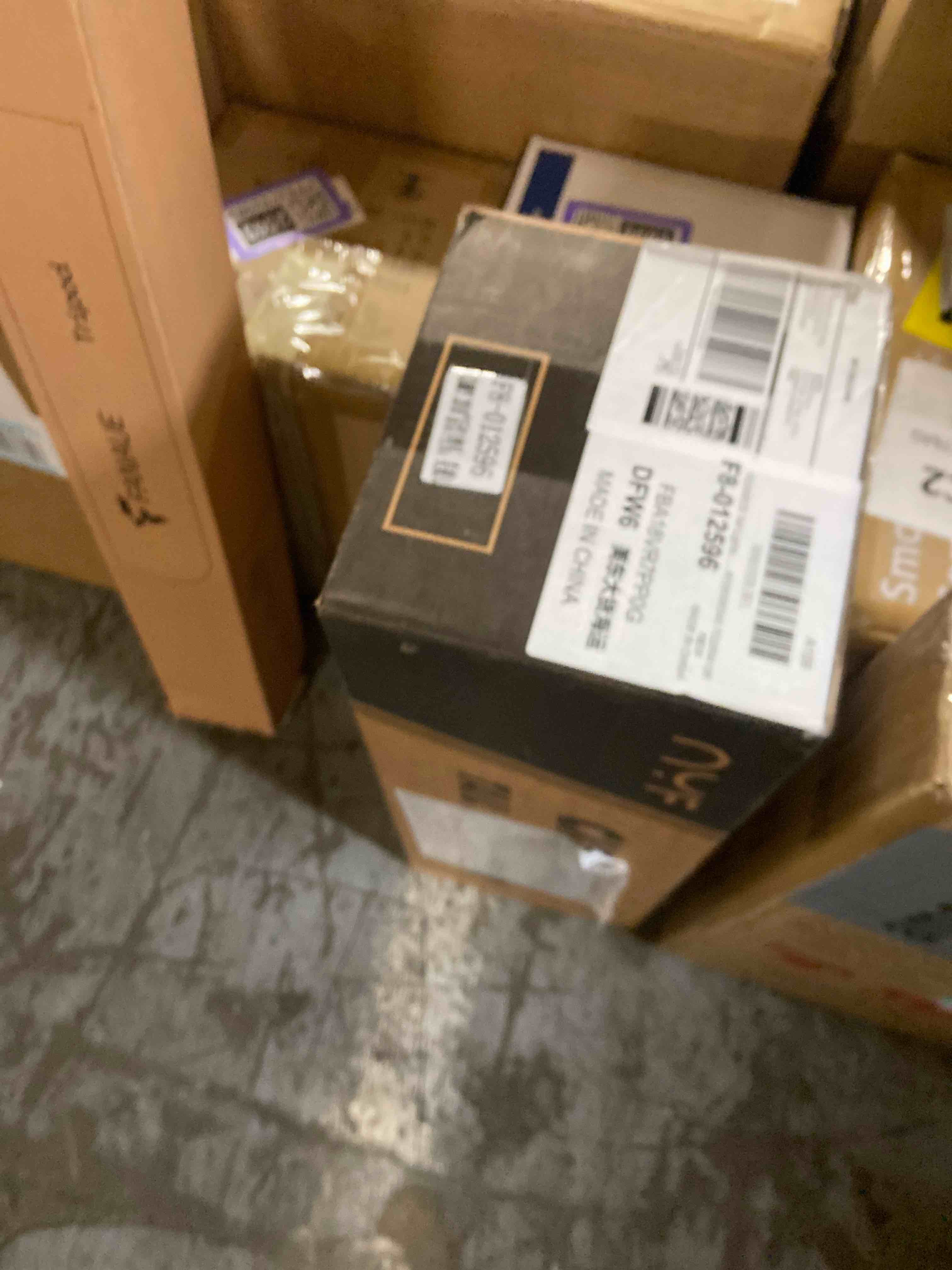 Condition photo showing New/Like New for Tail Lights Rear Reverse Light Replacement for 2010 2011 Toyota Camry Left Driver Side 8156006340 TO2804106