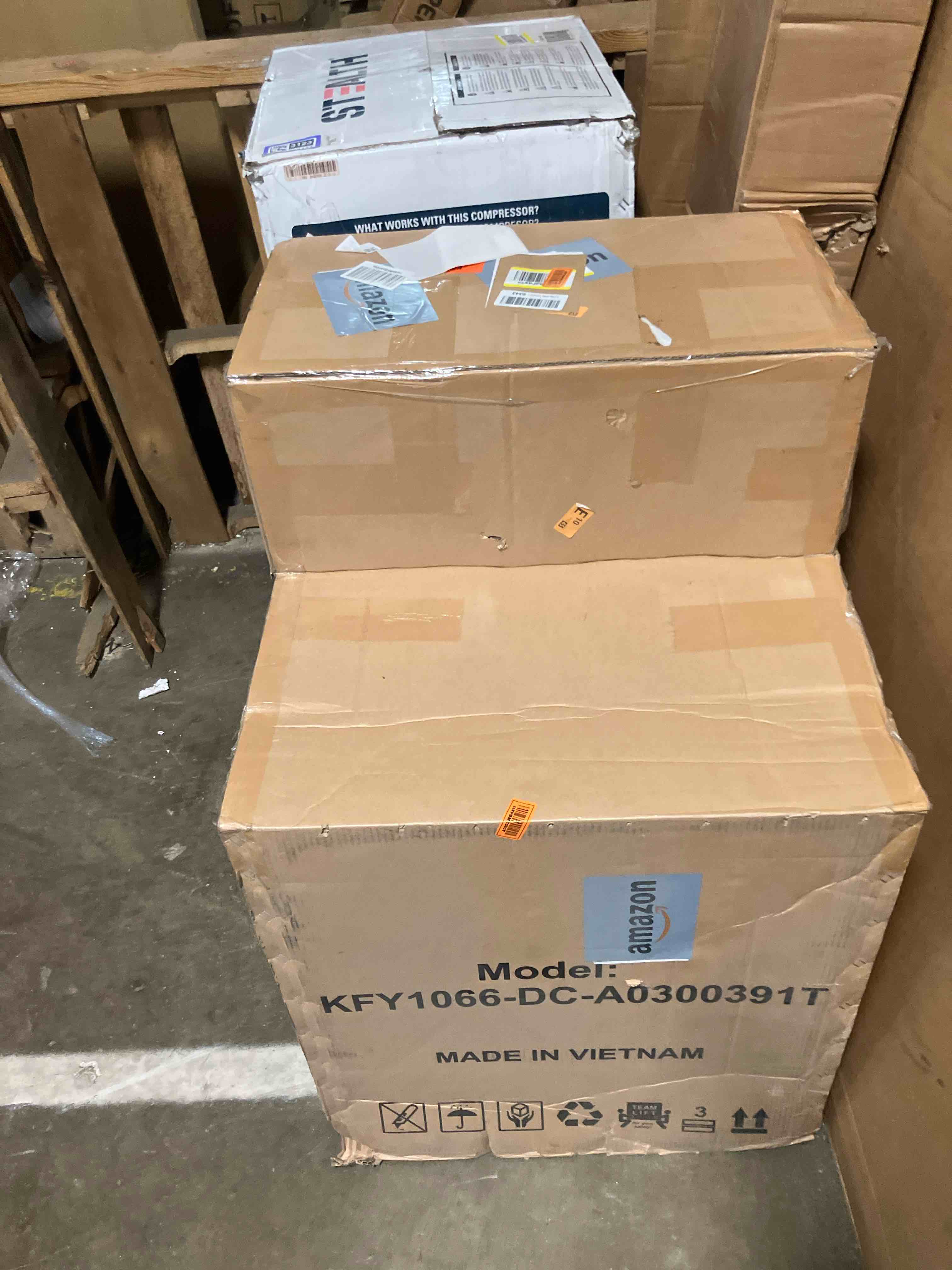 Condition photo showing New/Like New for upholstered dining chairs with casters modern accent armchair with rollers for diningroom bedroom livingroom reading room