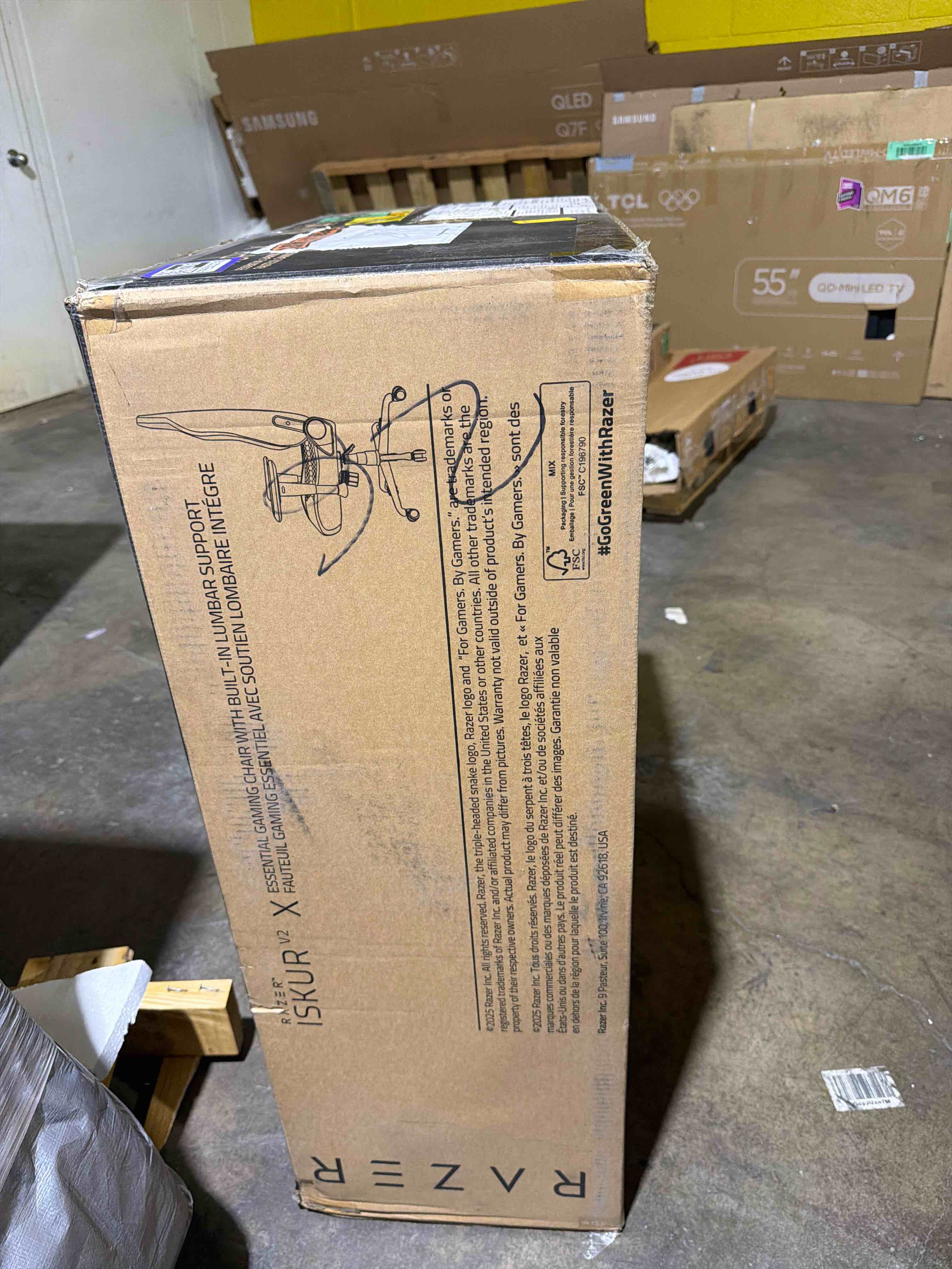 Condition photo showing New/Like New for razer iskur v2 x ergonomic gaming chair: built-in lumbar support - widened seat base - high density foam cushions - adjustable 152 degree recline - 2d armrests - plush fabric finish - black