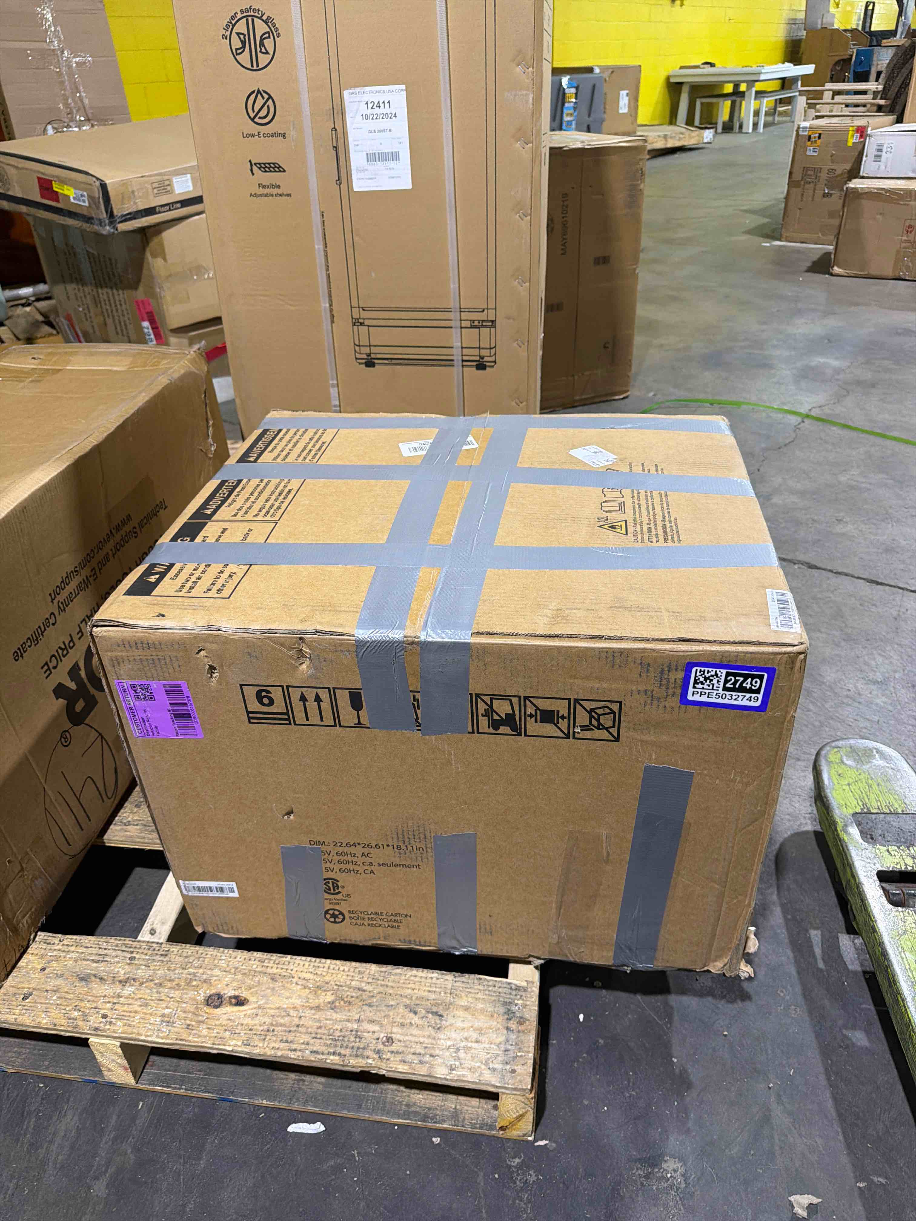 Condition photo showing New/Like New for whirlpool 8,000 btu window air conditioner with supplemental heat, window mounted ac unit with heater for apartment, living room, bedroom, rooms up to 350 square feet
