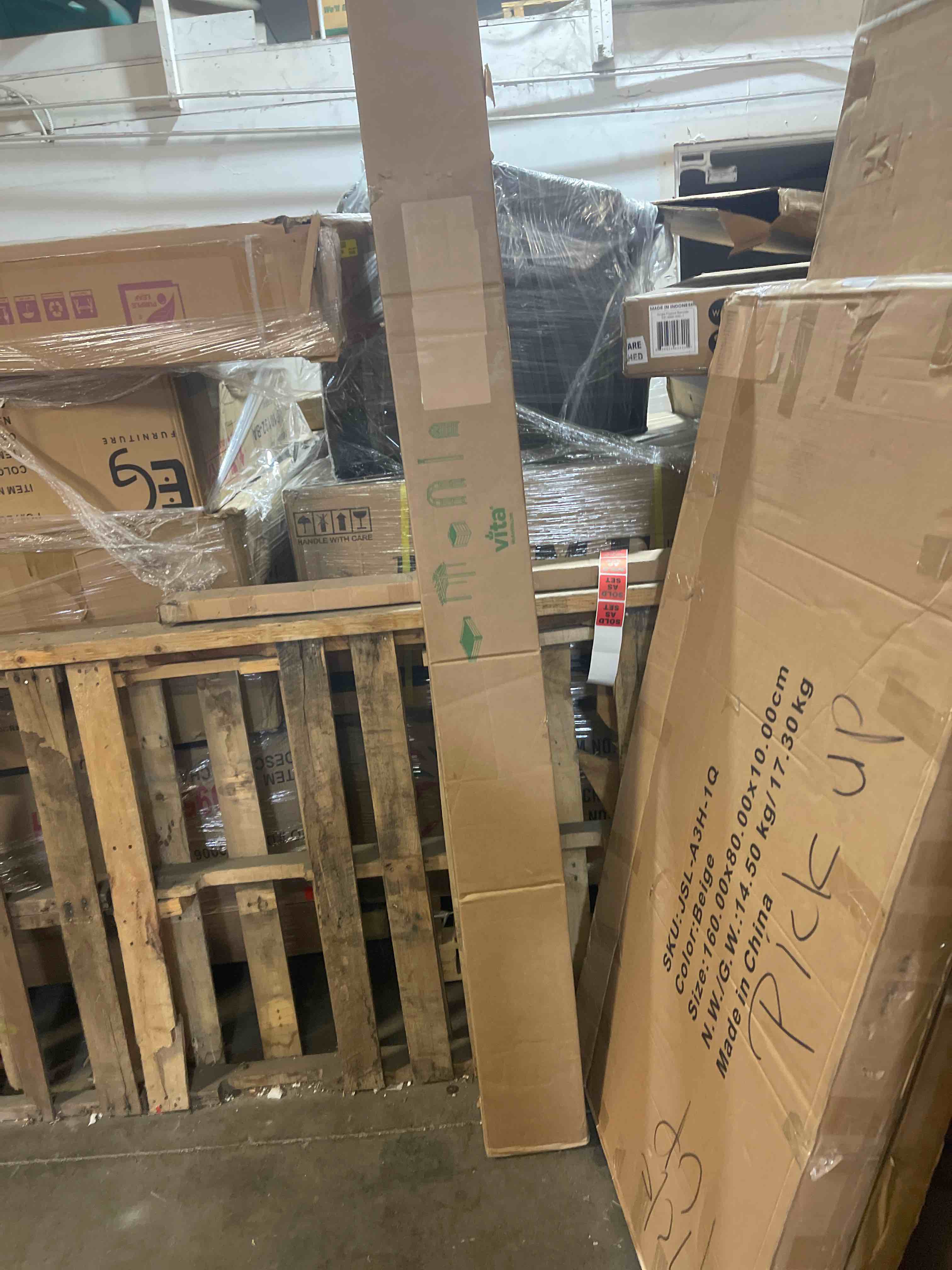 Condition photo showing New/Like New for 94.9'' h x 106.9'' w vinyl lattice panel trellis
