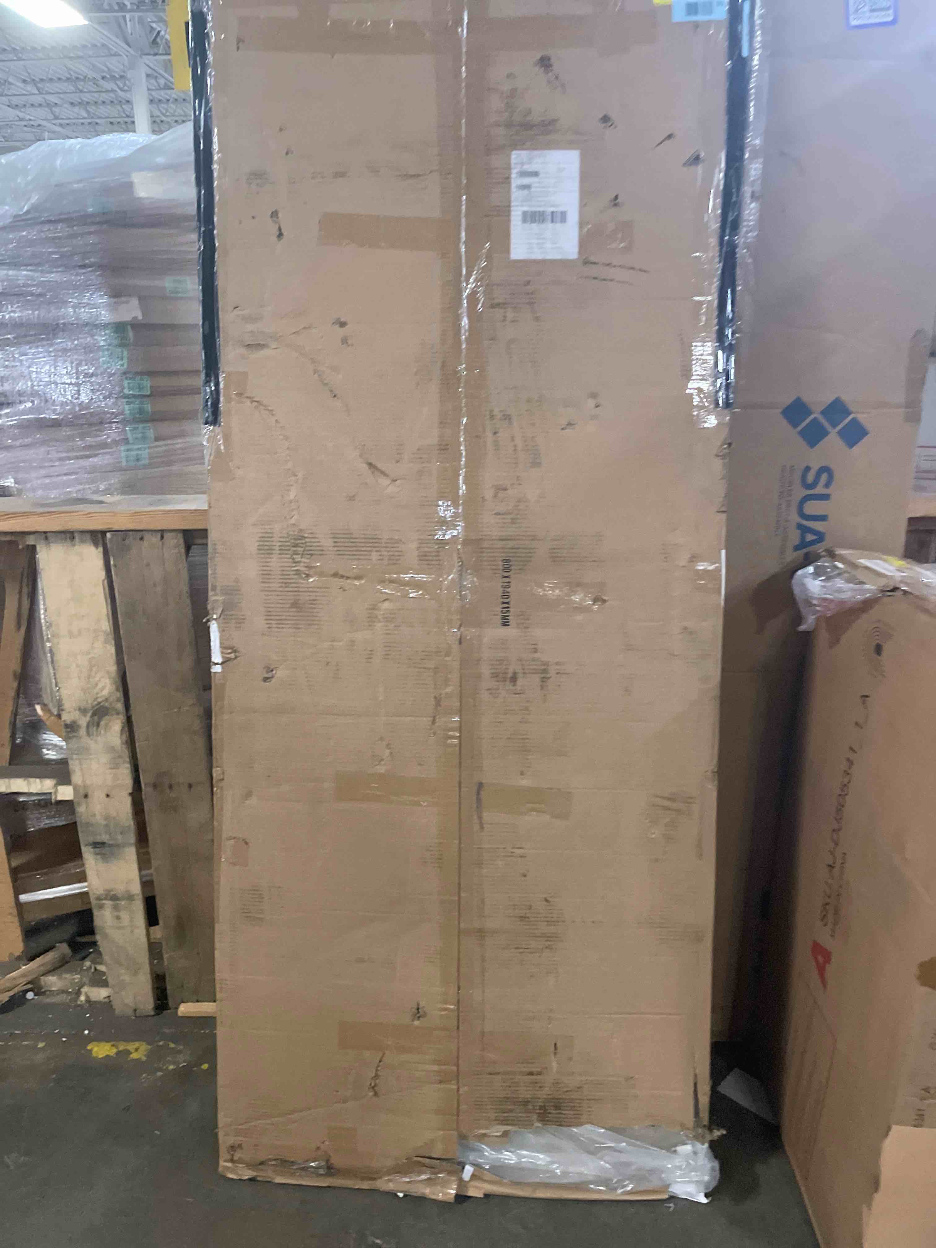 Condition photo showing Good Condition for movable glass panel