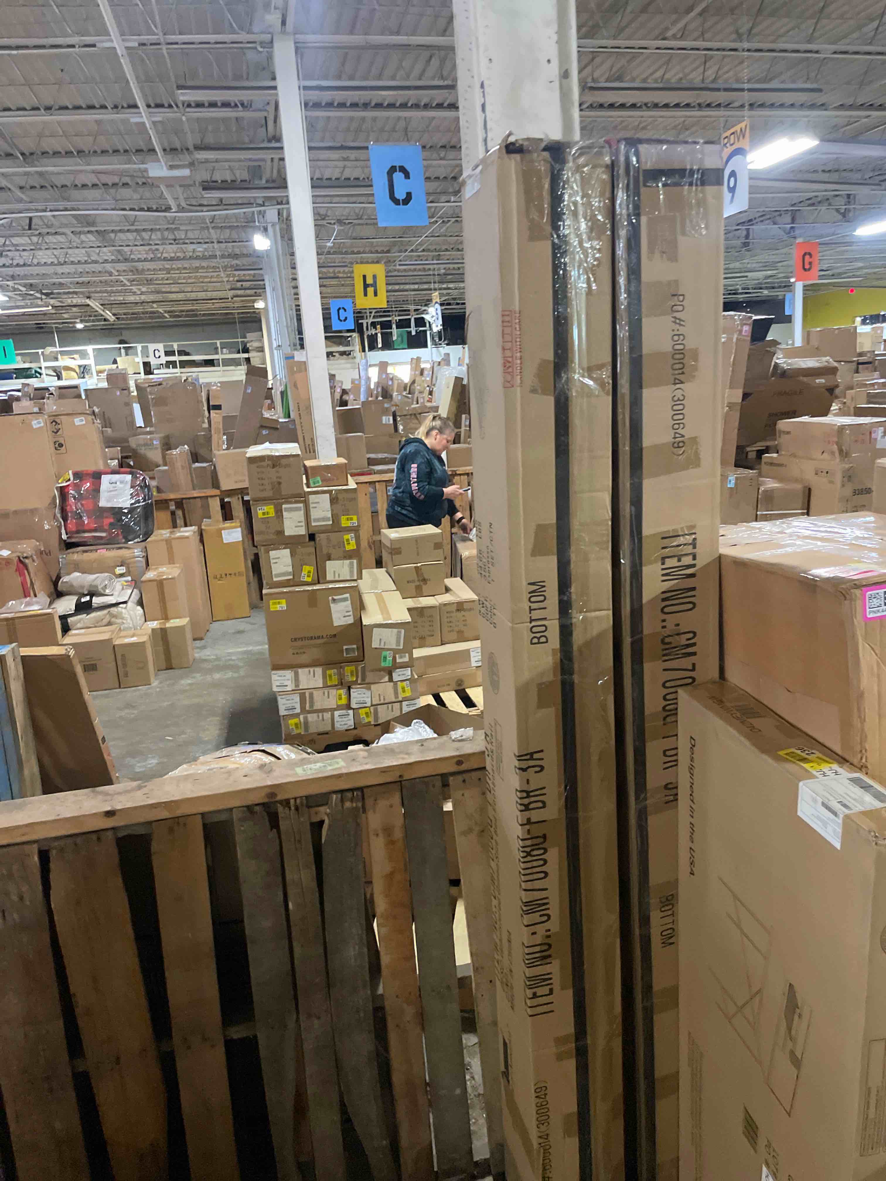 Condition photo showing As Is for fiurrilture isif america winn park que??  platform bled in espresso (side rails only) 