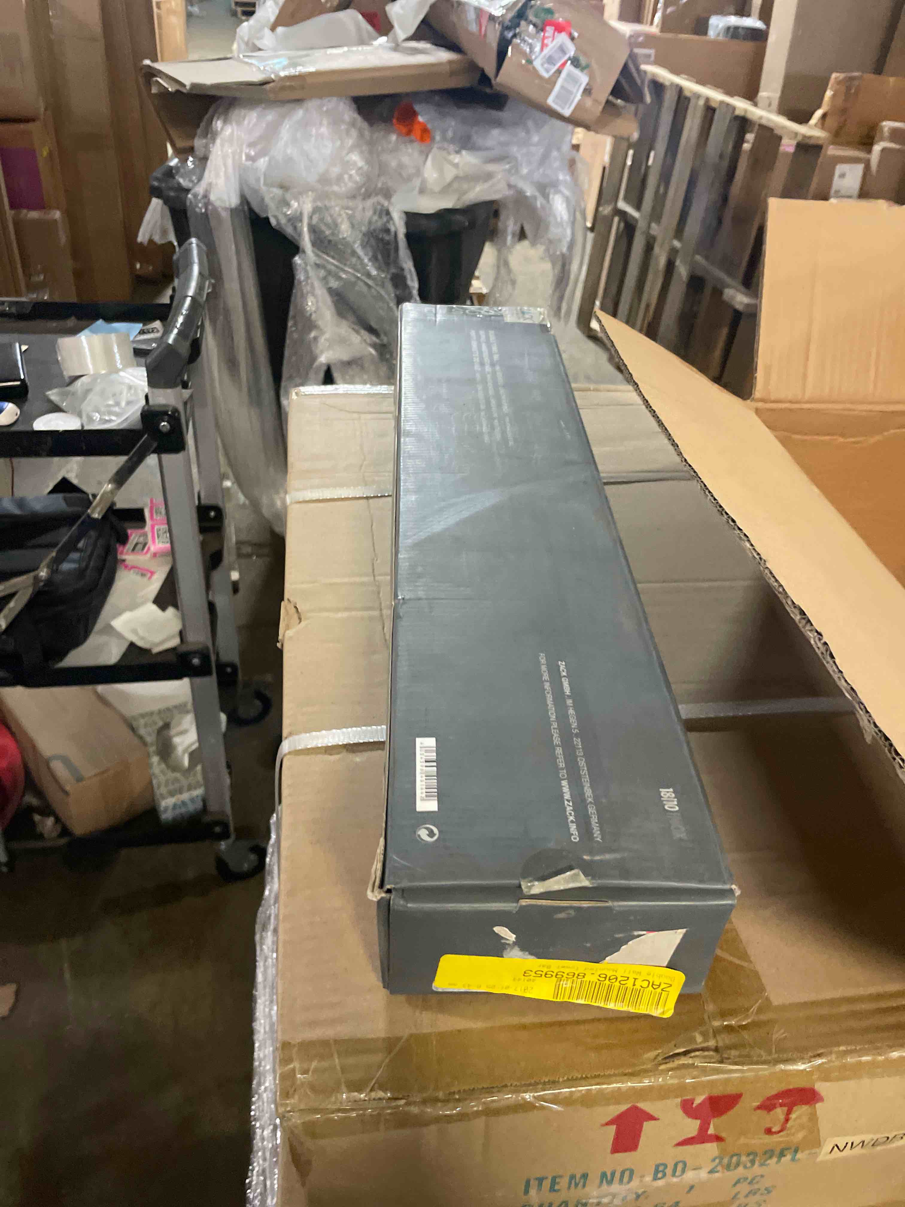 Condition photo showing New/Like New for zack 40144 24.8-in fresco double rail towel bar