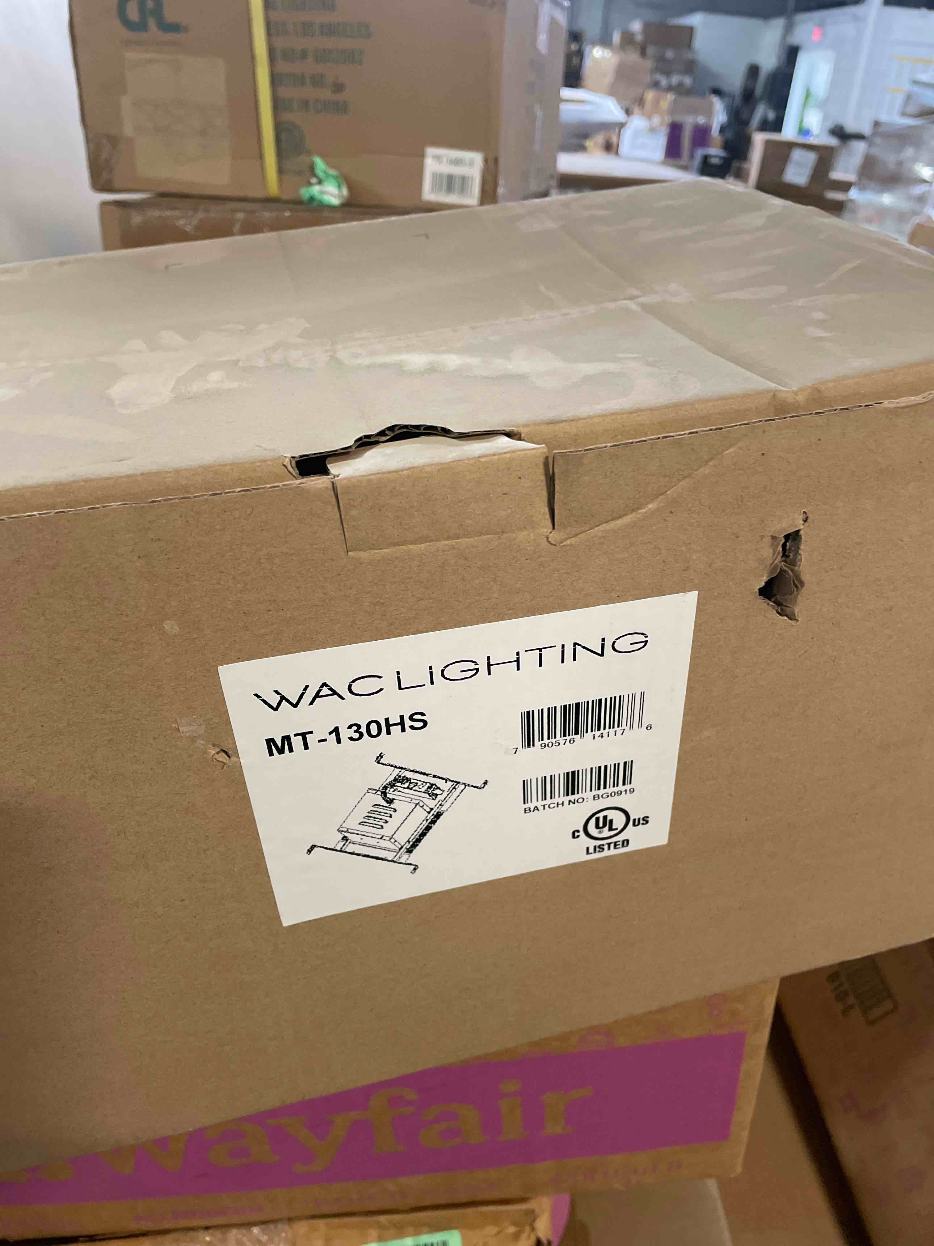 Condition photo showing New/Like New for wac lighting mt-130hs multi spot housing for mt130 (b002poh44y)
