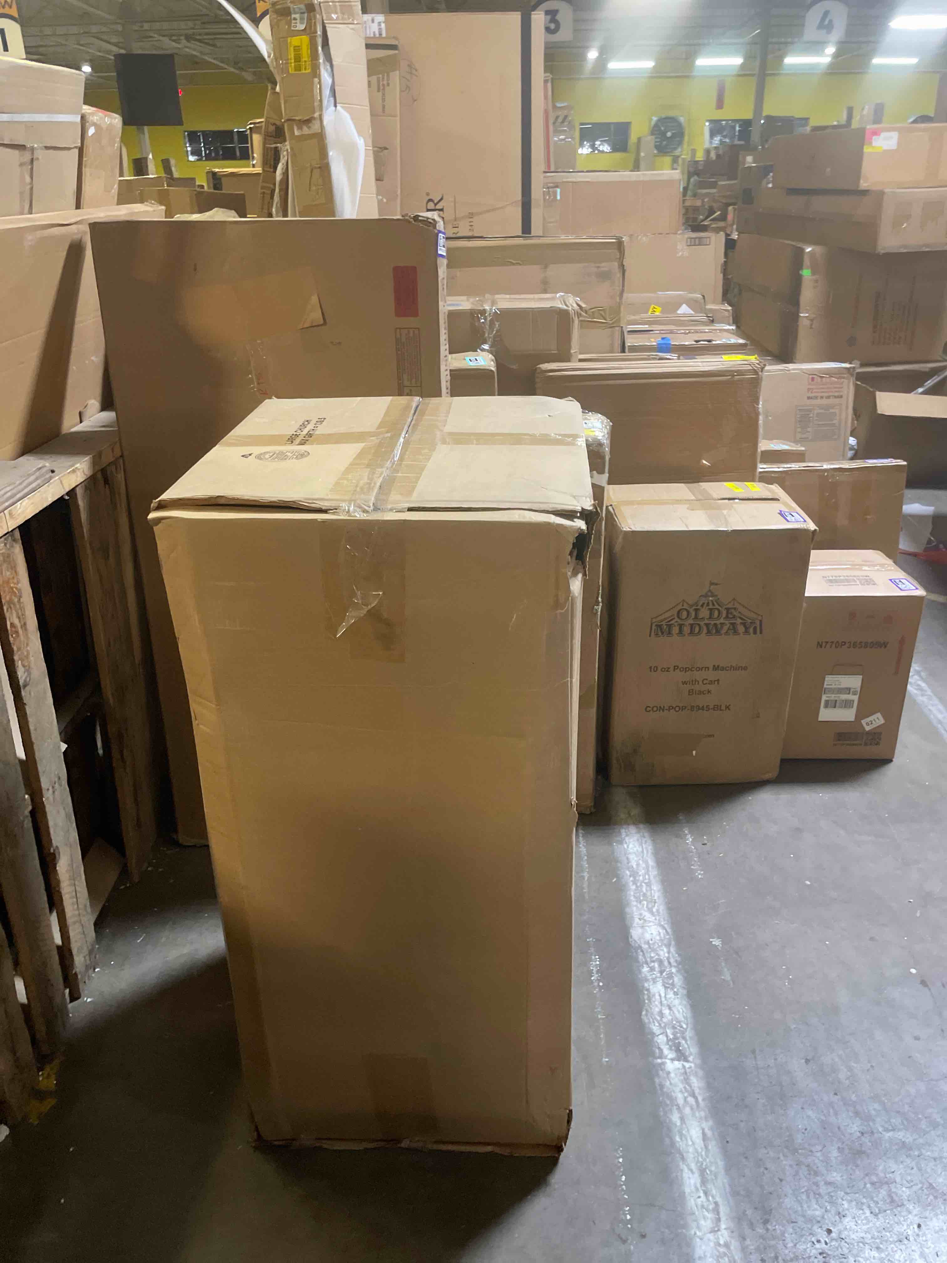 Condition photo showing New/Like New for flash furniture hercules series trapezoidal back stacking banquet chair in black vinyl - black frame