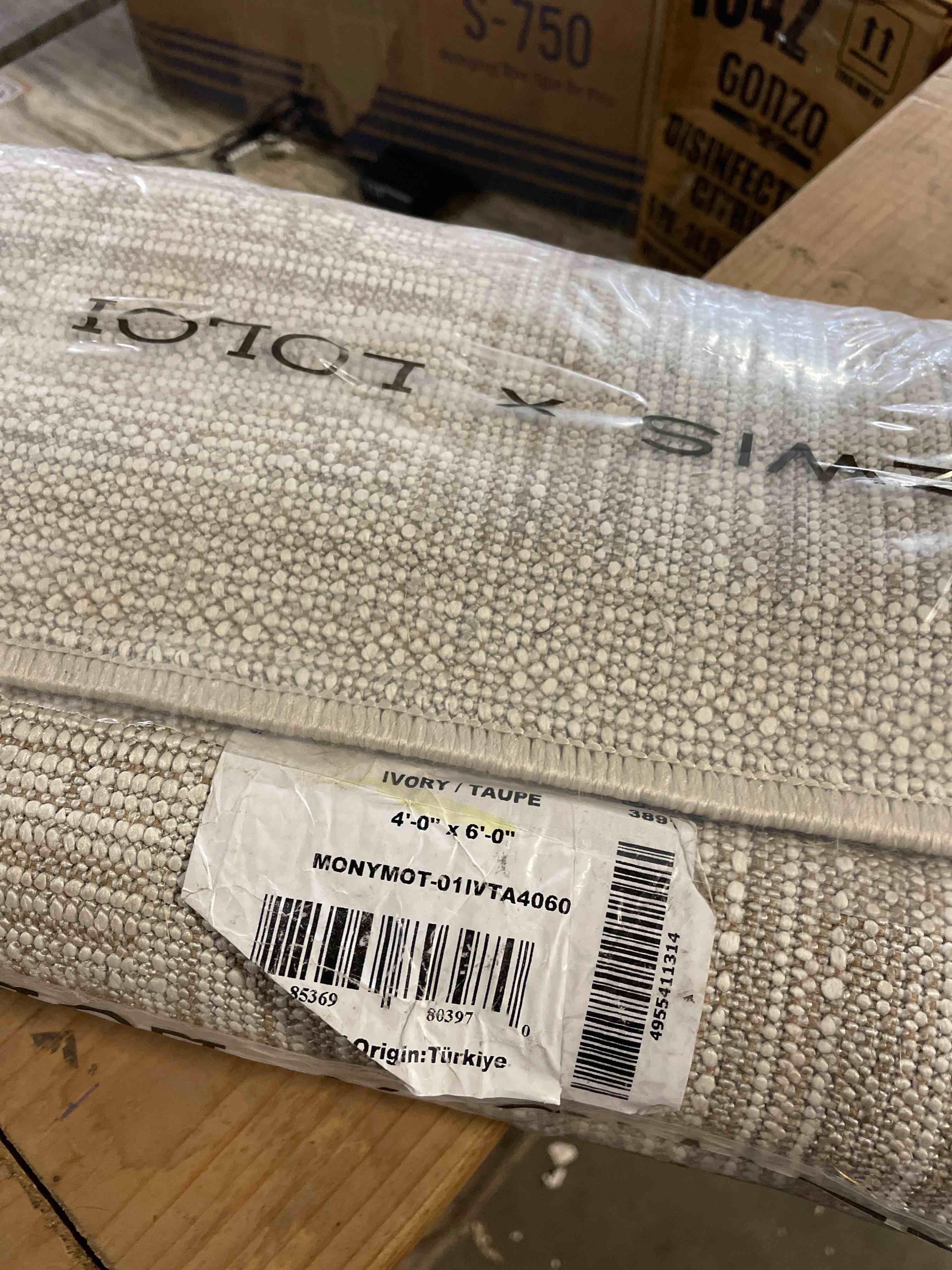 Condition photo showing New/Like New for loloi amber lewis monty collection mot-01 ivory/taupe 4'-0" x 6'-0", .50" pile height, accent rug