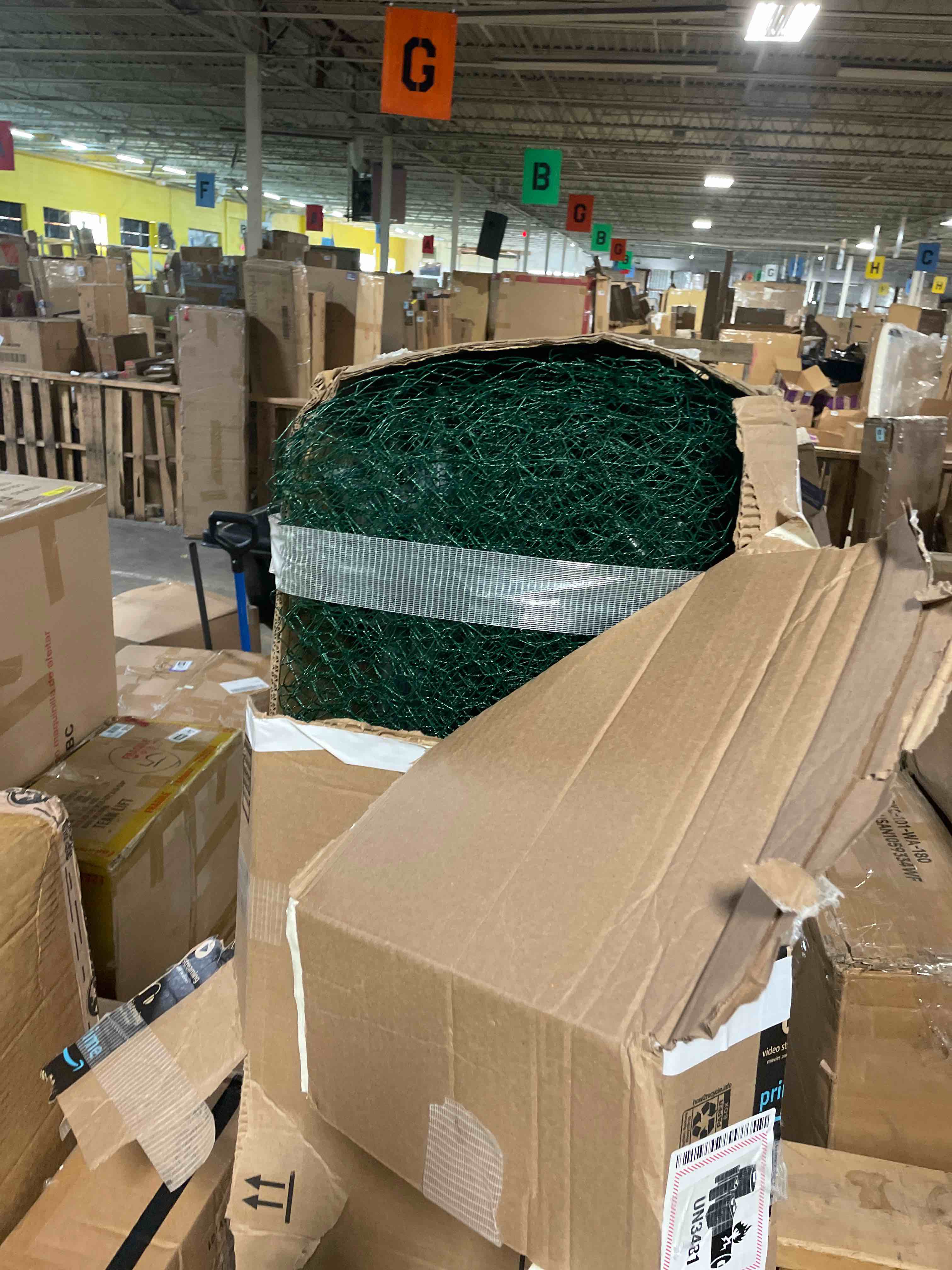 Condition photo showing Good Condition for 48'' x 150' green chicken wire fencing, 1 inch chicken wire and 19 gauge poultry netting, garden mesh fence roll for floral arrangements/crafts/farm/livestock/pet protection