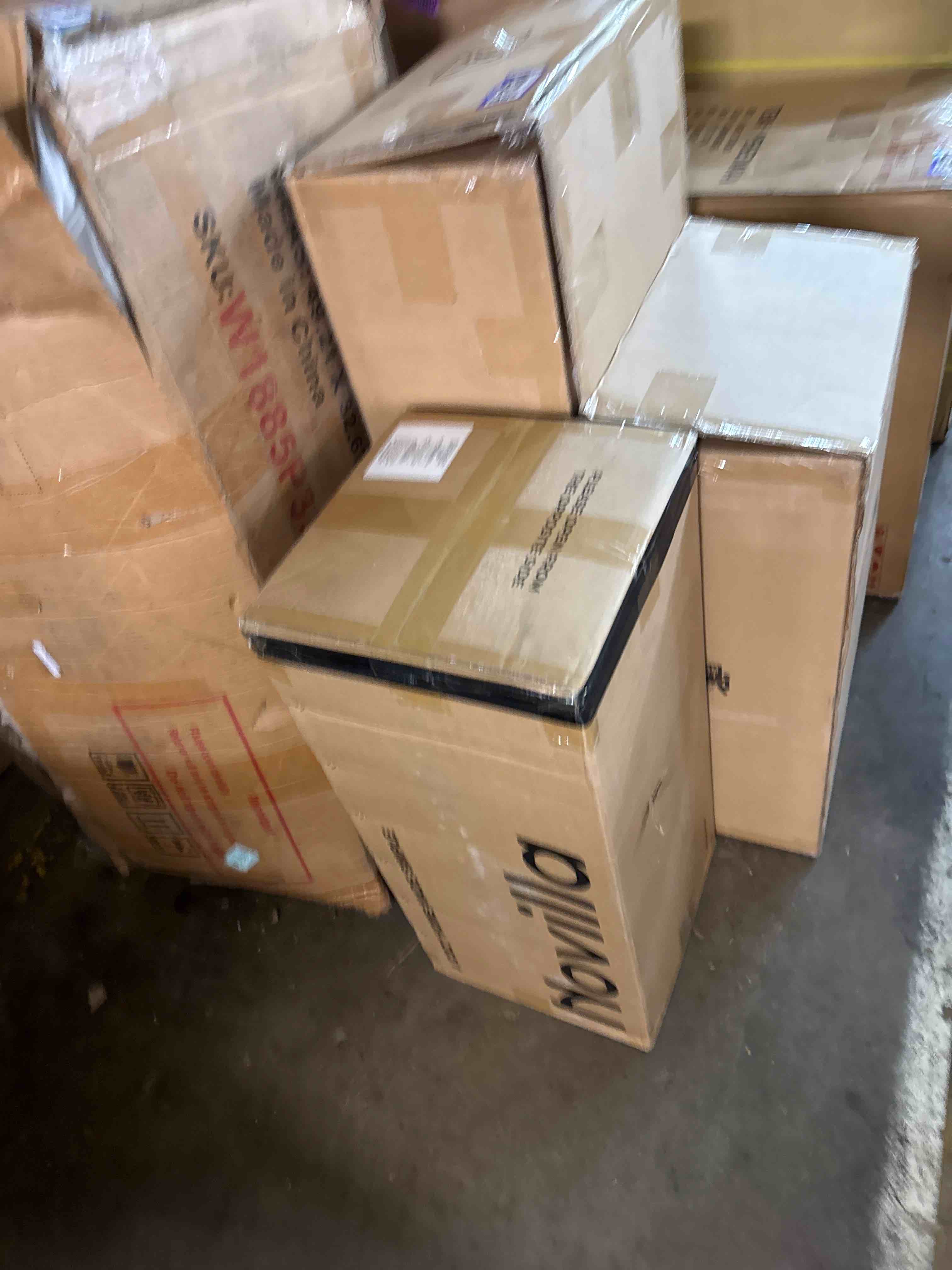 Condition photo showing New/Like New for queen medium gel memory foam 10 in. mattress bed-in-a-box mattresses