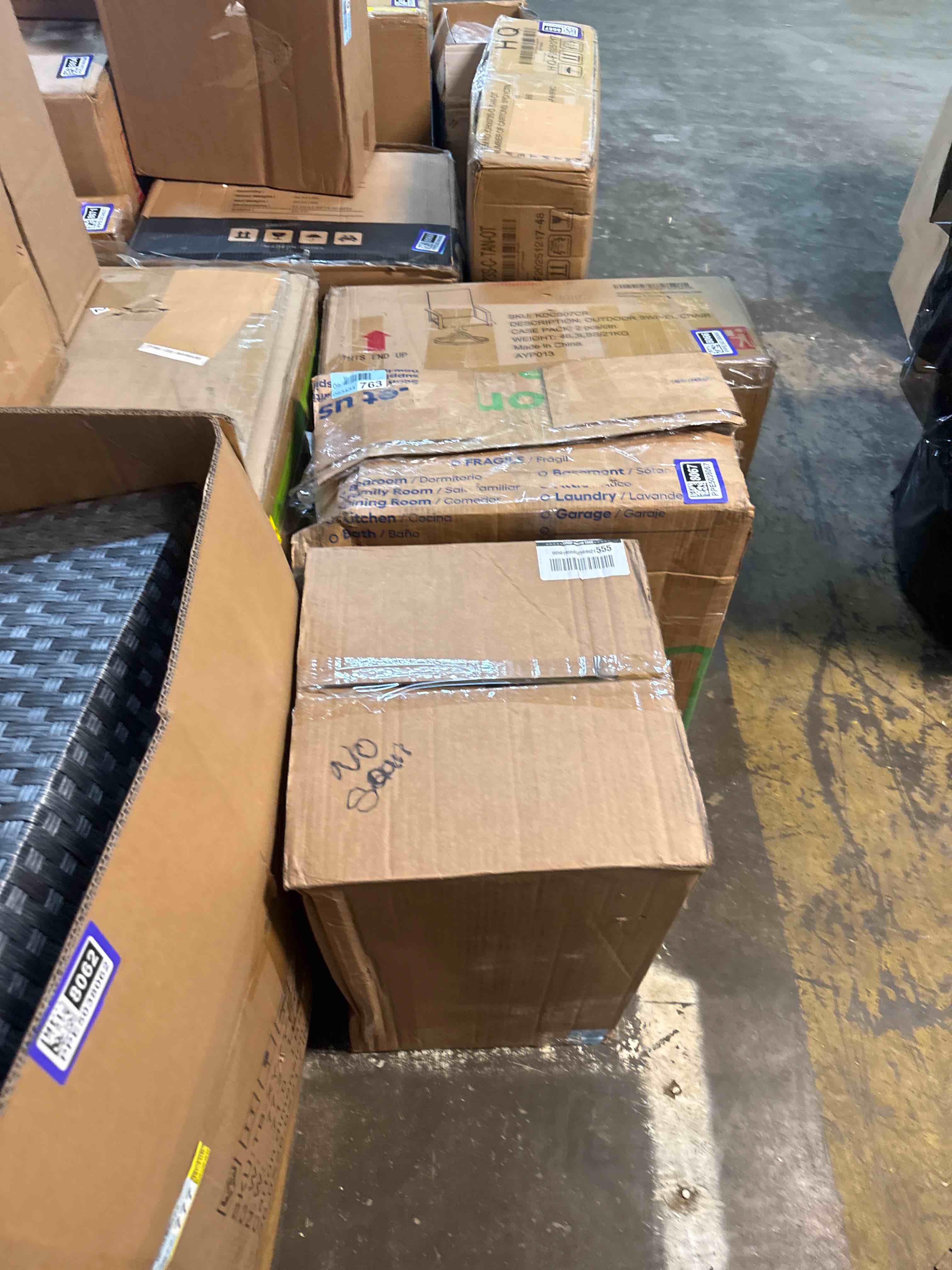 https://s3.amazonaws.com/lotting-images-prod/phillipi/PPE5038073_1779719782249.jpeg