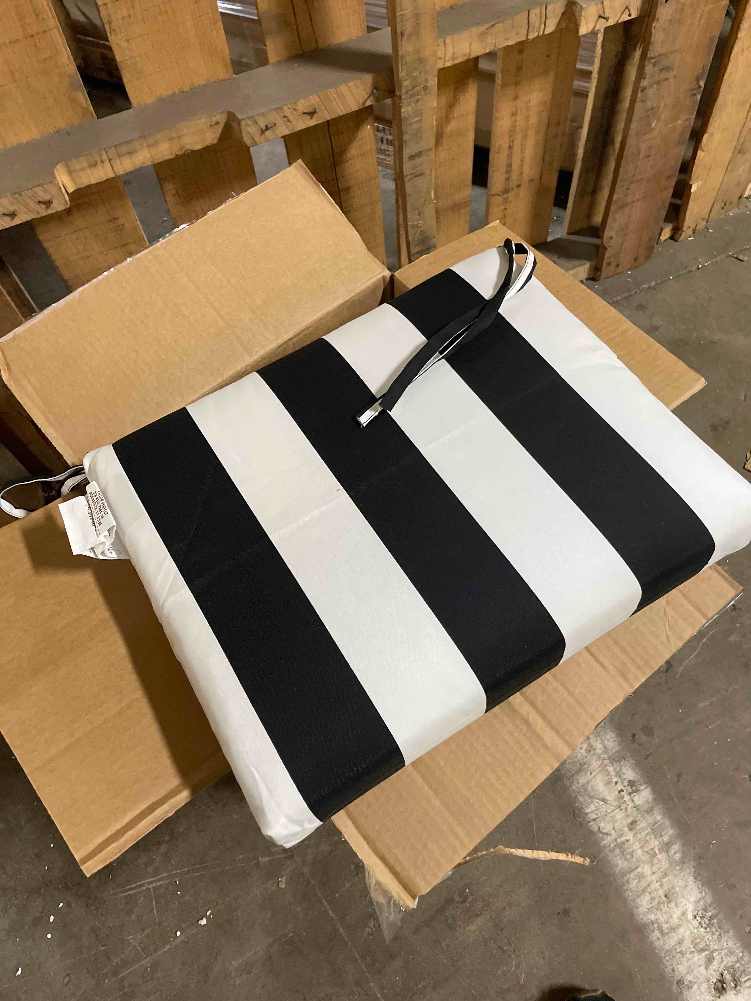 https://s3.amazonaws.com/lotting-images-prod/phillipi/PPE5038215_1779744145033.jpeg