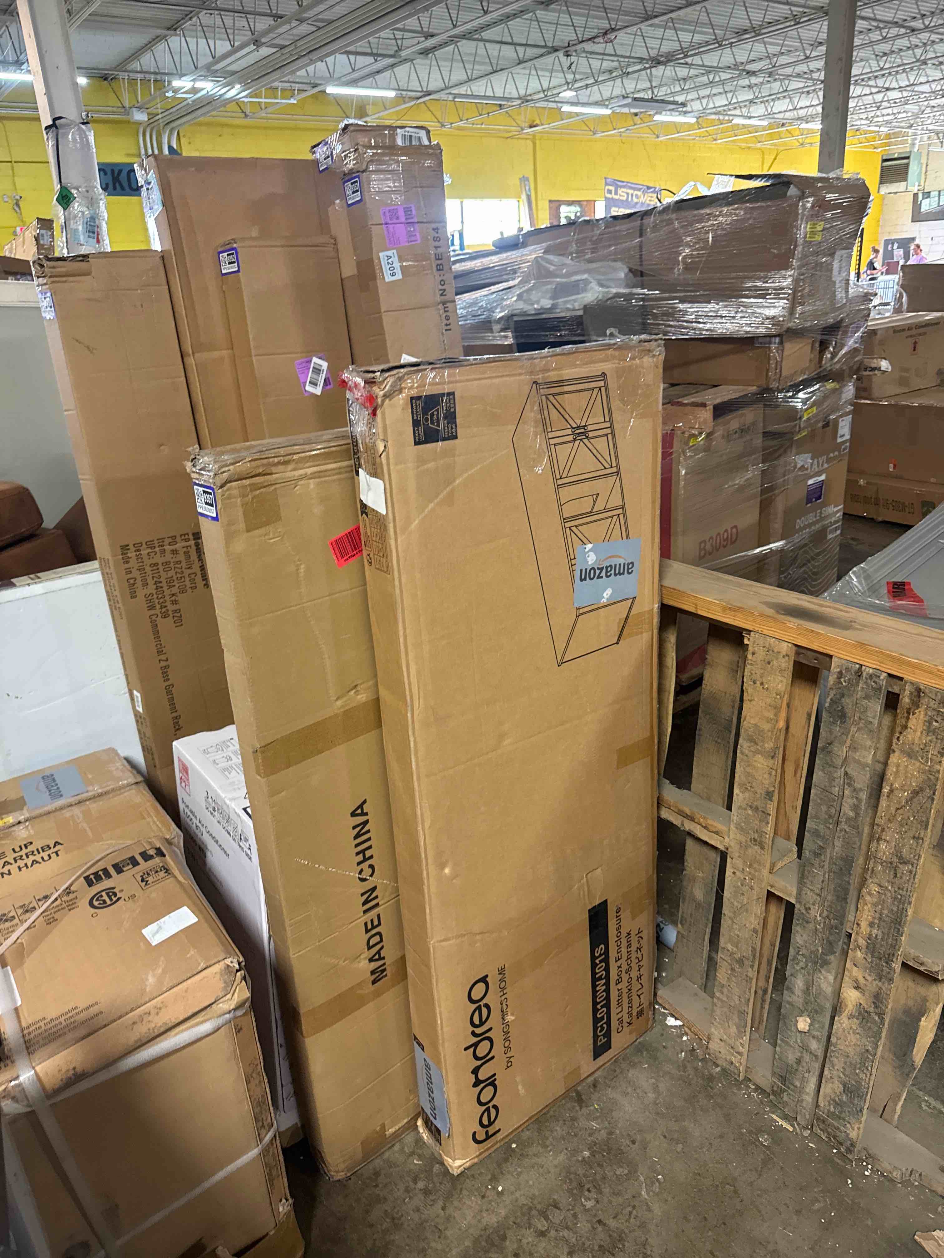 Condition photo showing New/Like New for feandrea cat litter box enclosure