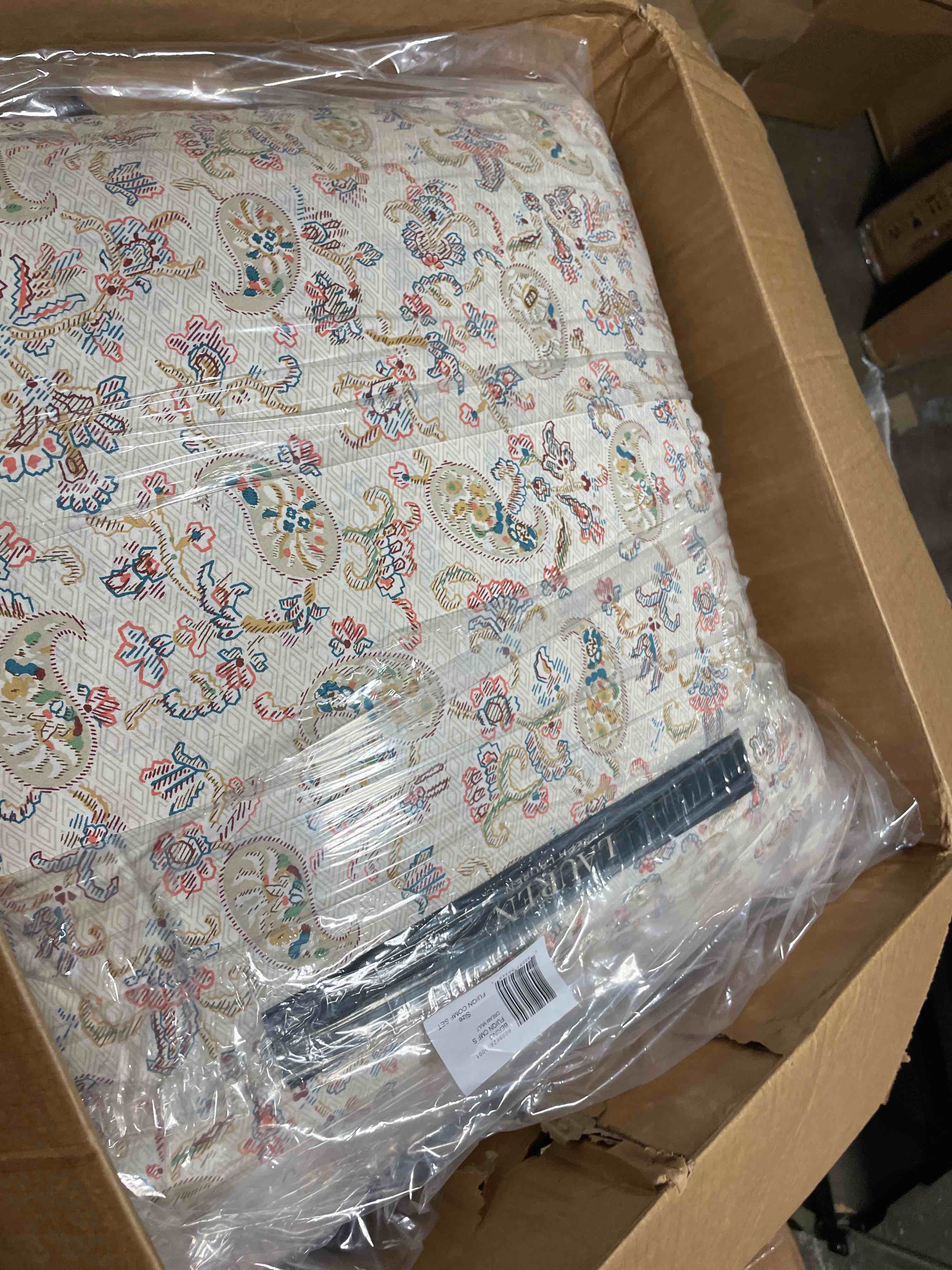 Condition photo showing New/Like New for bering paisley cotton percale full/queen comforter set
