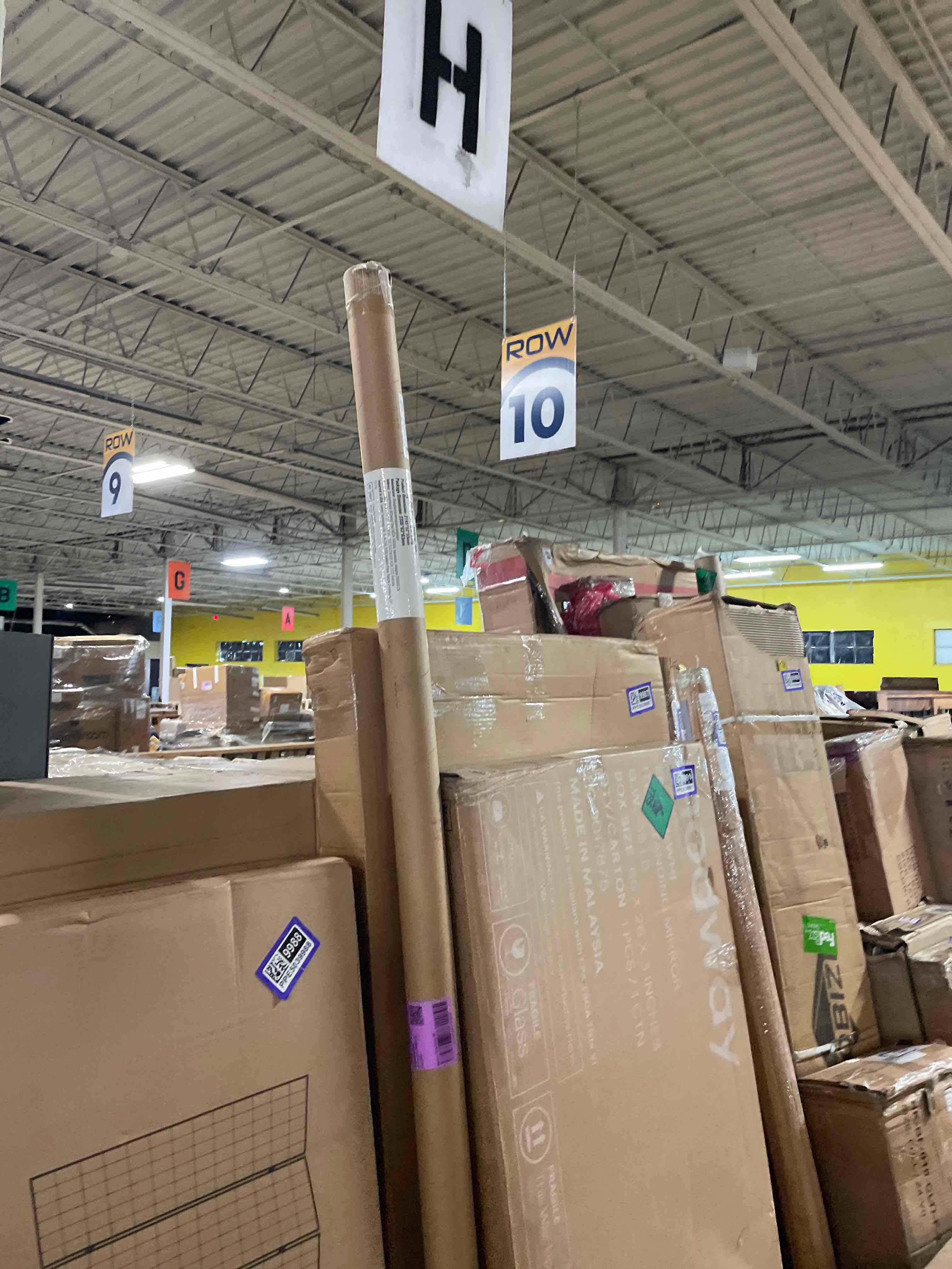 Condition photo showing New/Like New for vevor telescopic extension pole, 7-30 ft multi-purpose extension pole, sturdy aluminum alloy paint extendable pole with flip-lock design, telescopic pole for painting, dusting and cleaning