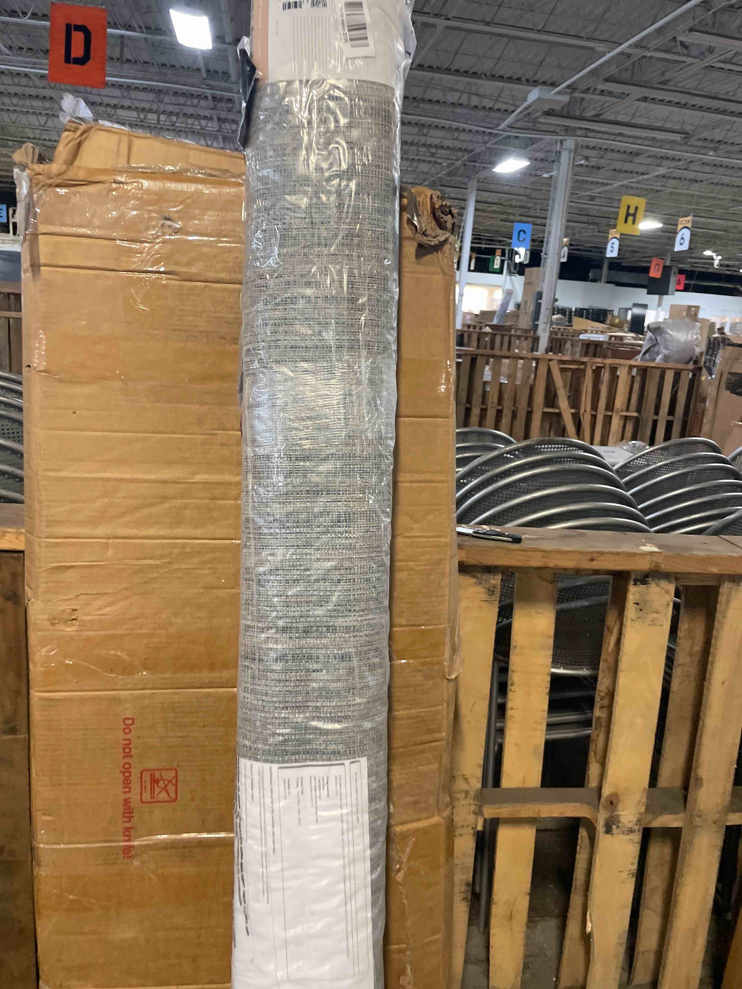Condition photo showing New/Like New for loloi amber lewis topanga collection top-06 natural/mist 6'-7" x 9'-4" indoor/outdoor area rug