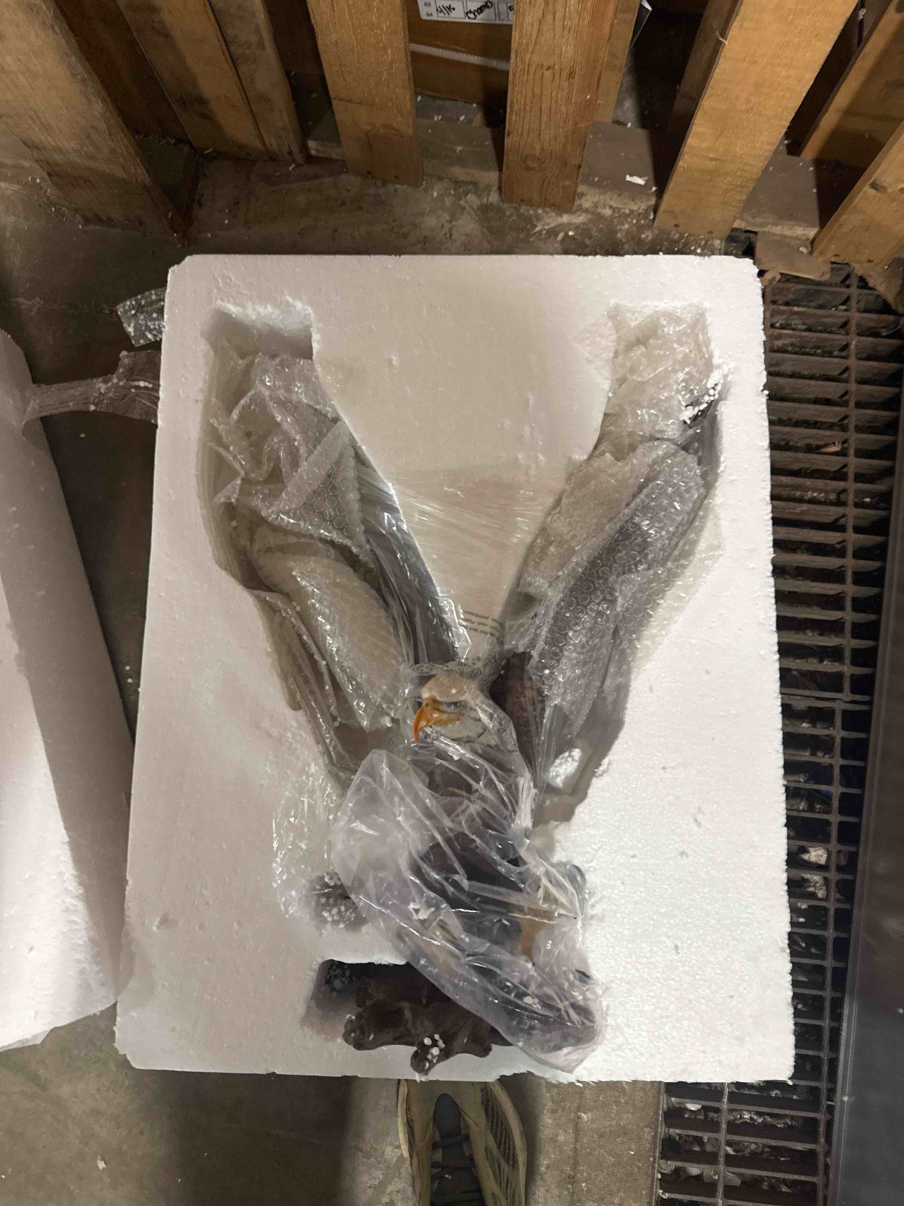 Condition photo showing As Is for hiline gift ltd. large flying eagle statue (cracked)