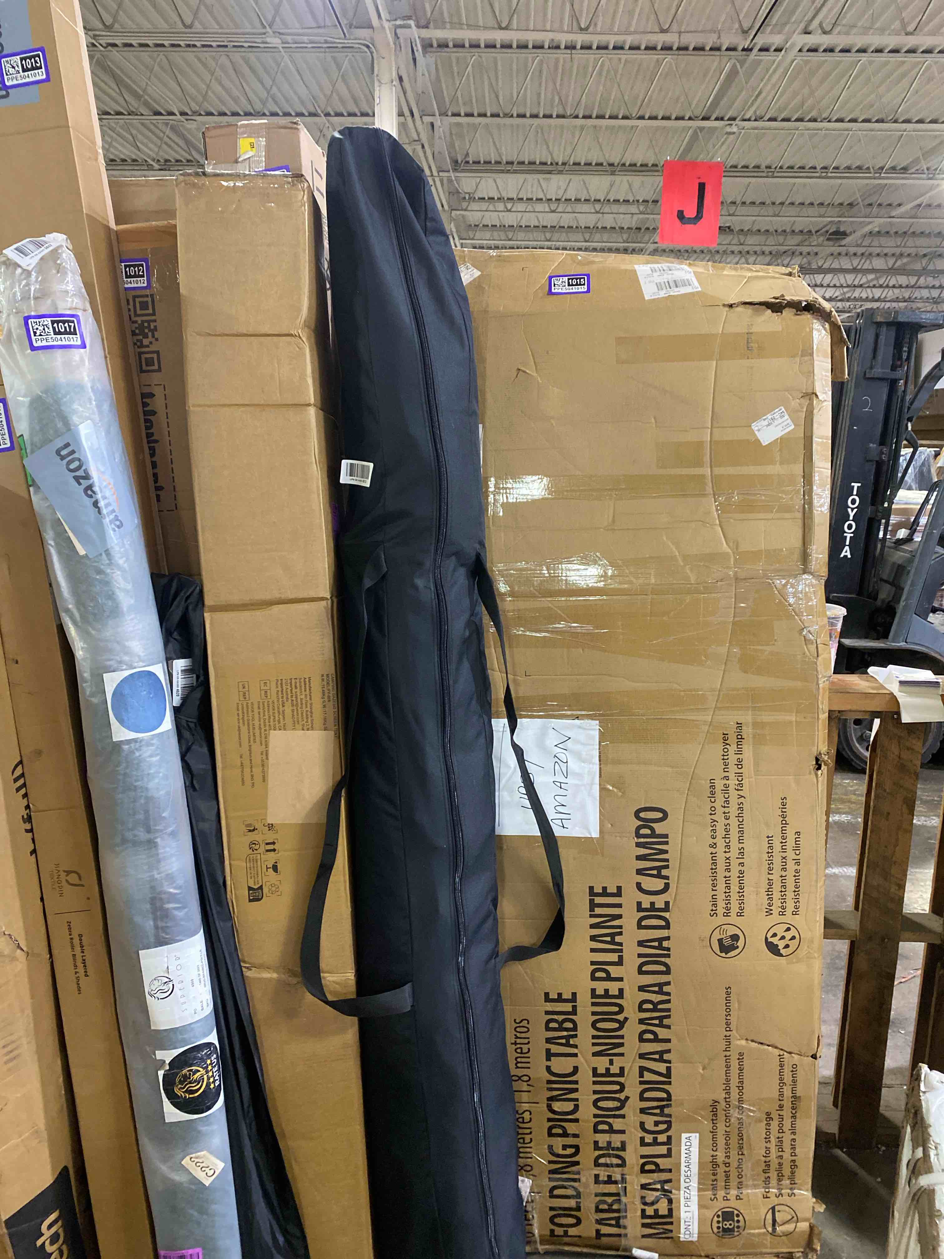 Condition photo showing New/Like New for yaheetech 10x10 pop up canopy tent with vent, easy set up tent, instant sun shelter canopy with wheeled bag, 4 sandbags, 12 stakes & 4 ropes, for parties, beach, outdoor, black 10x10 black