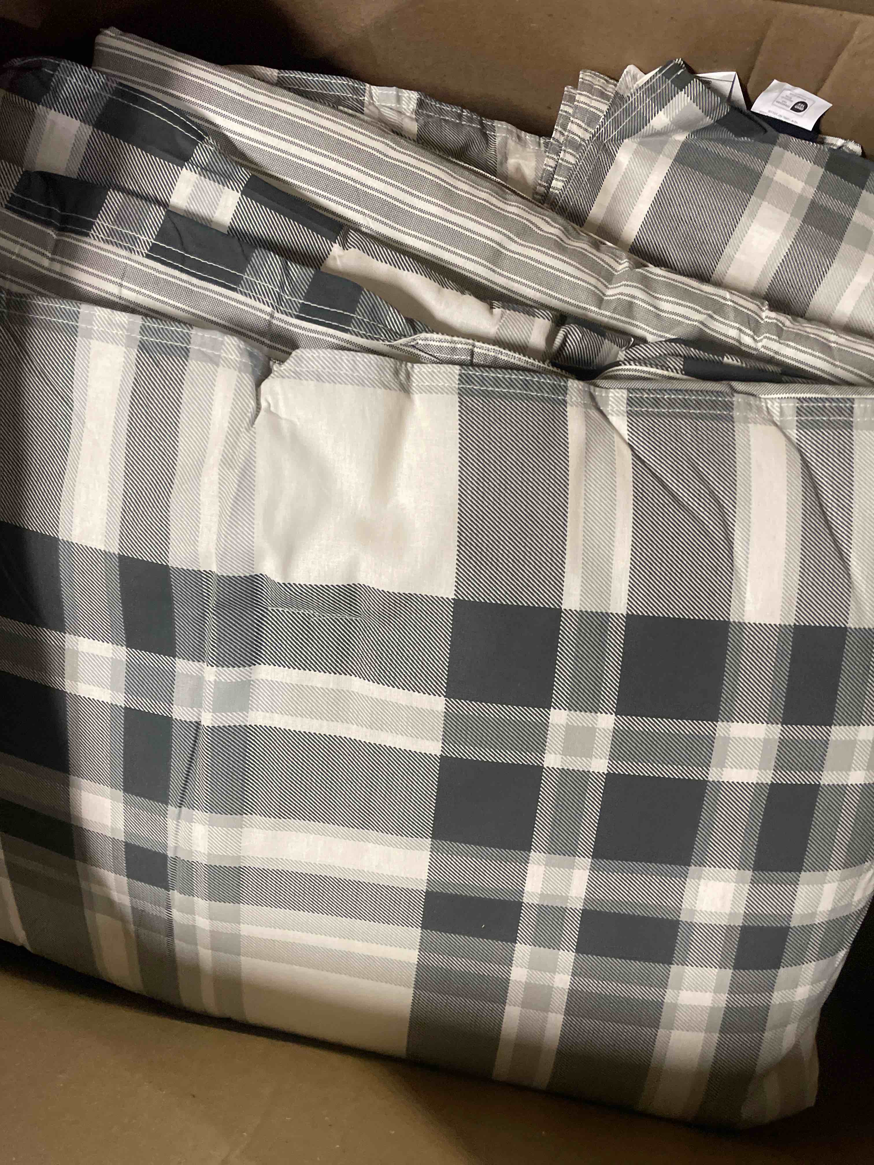 Condition photo showing New/Like New for eddie bauer - queen comforter set with shams, cotton reversible bedding, medium weight all-season, dorm room essentials, lewis plaid navy(see pics)