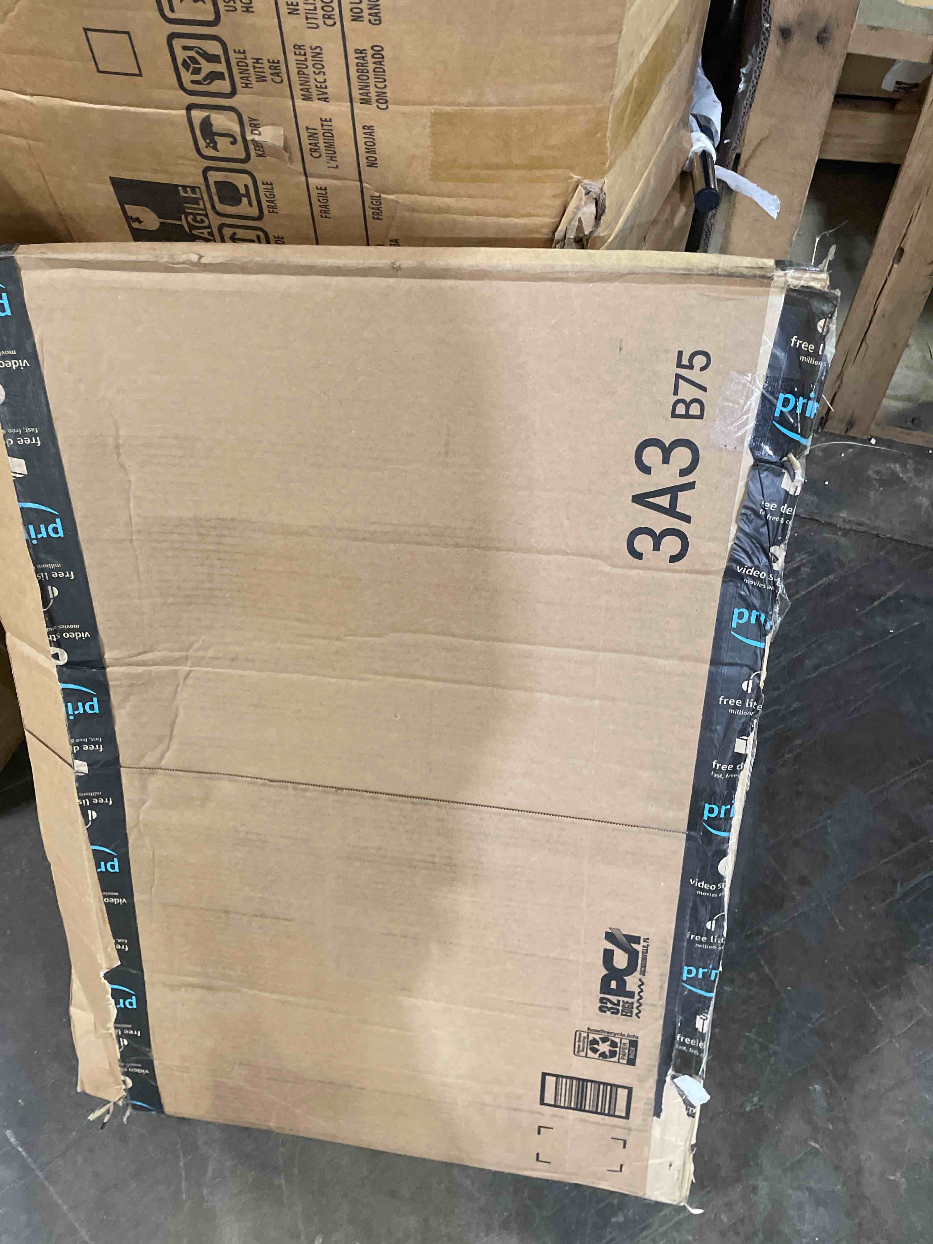 Condition photo showing New/Like New for pet hitch step for 2" hitch receiver, dog ramp for car/truck/suv, dog hitch step with hdpe non-slip tread, scratch-resistant, no tools needed, for dogs & small pets