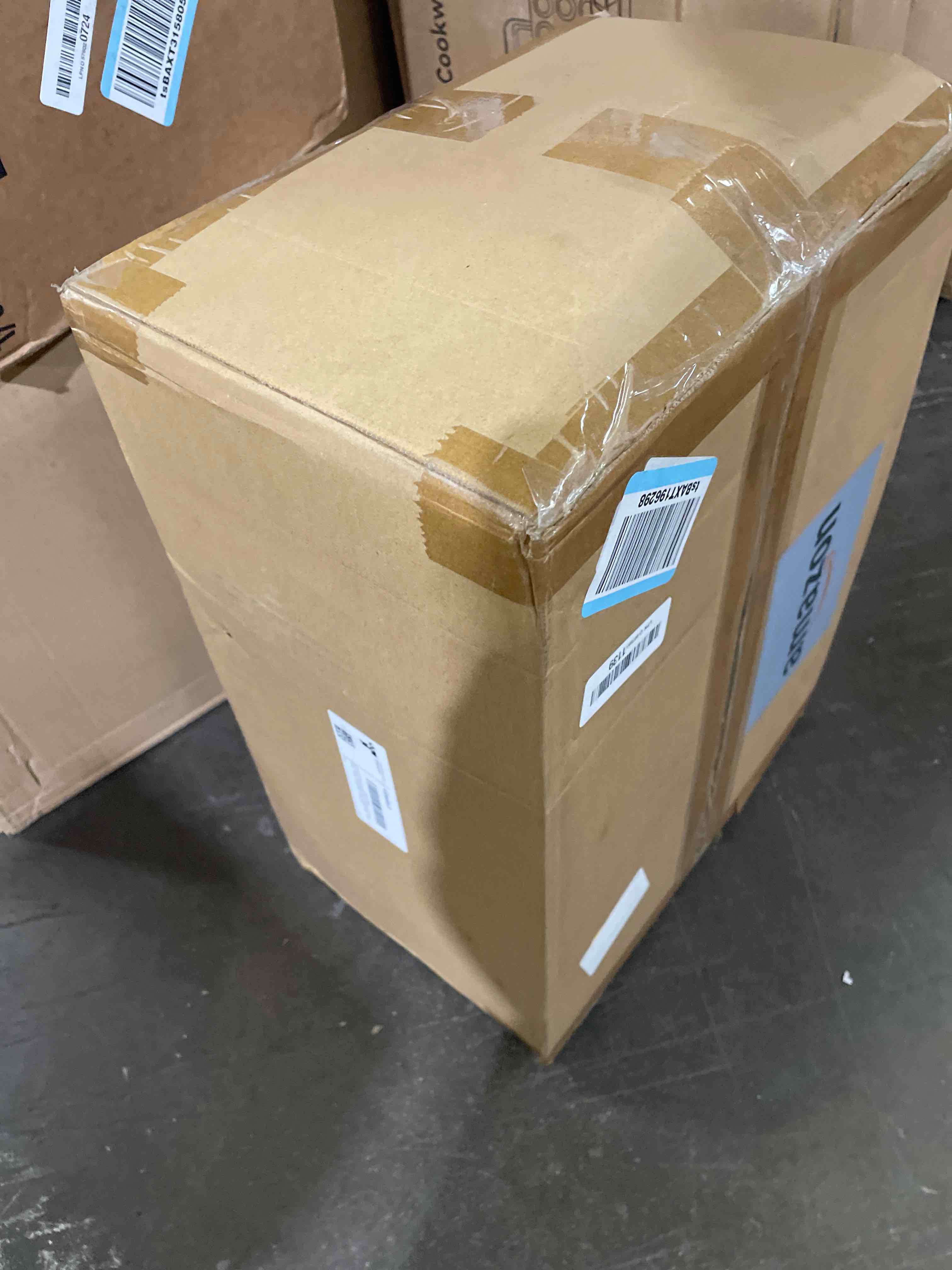 Condition photo showing New/Like New for goodluck 700 pieces gold dinnerware set for 100 guests, disposable for party, include: 100 gold rim dinner plates, 100 dessert plates, 100 paper napkins, 100 cups, 100 plastic silverware set gold 100 guests