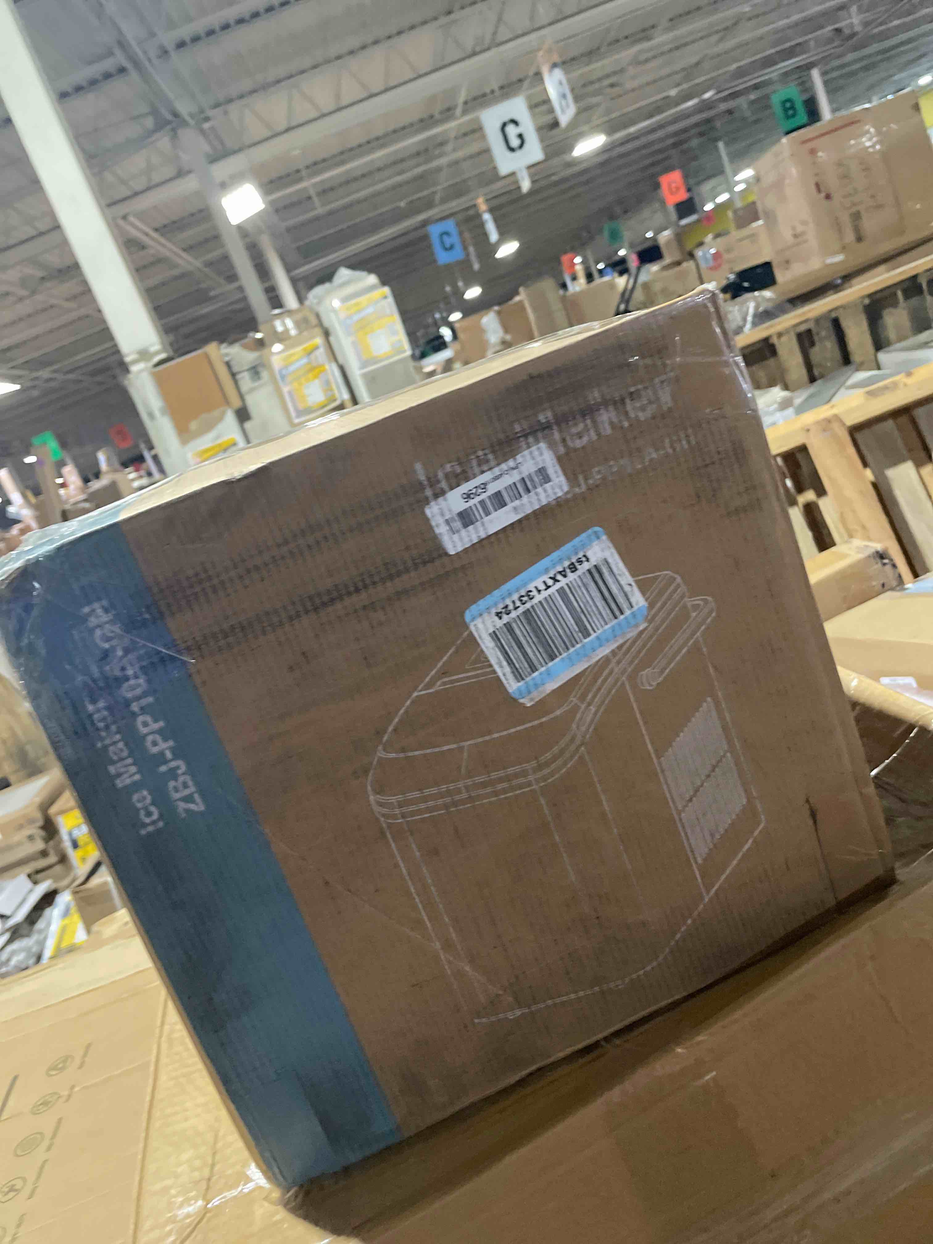 Condition photo showing New/Like New for newbulig ice makers countertop with handle, portable ice machine, 9 bullet ice cubes in 6 mins, 26lbs in 24hrs, auto-cleaning, with basket and scoop, for home, kitchen, rv, camping,black