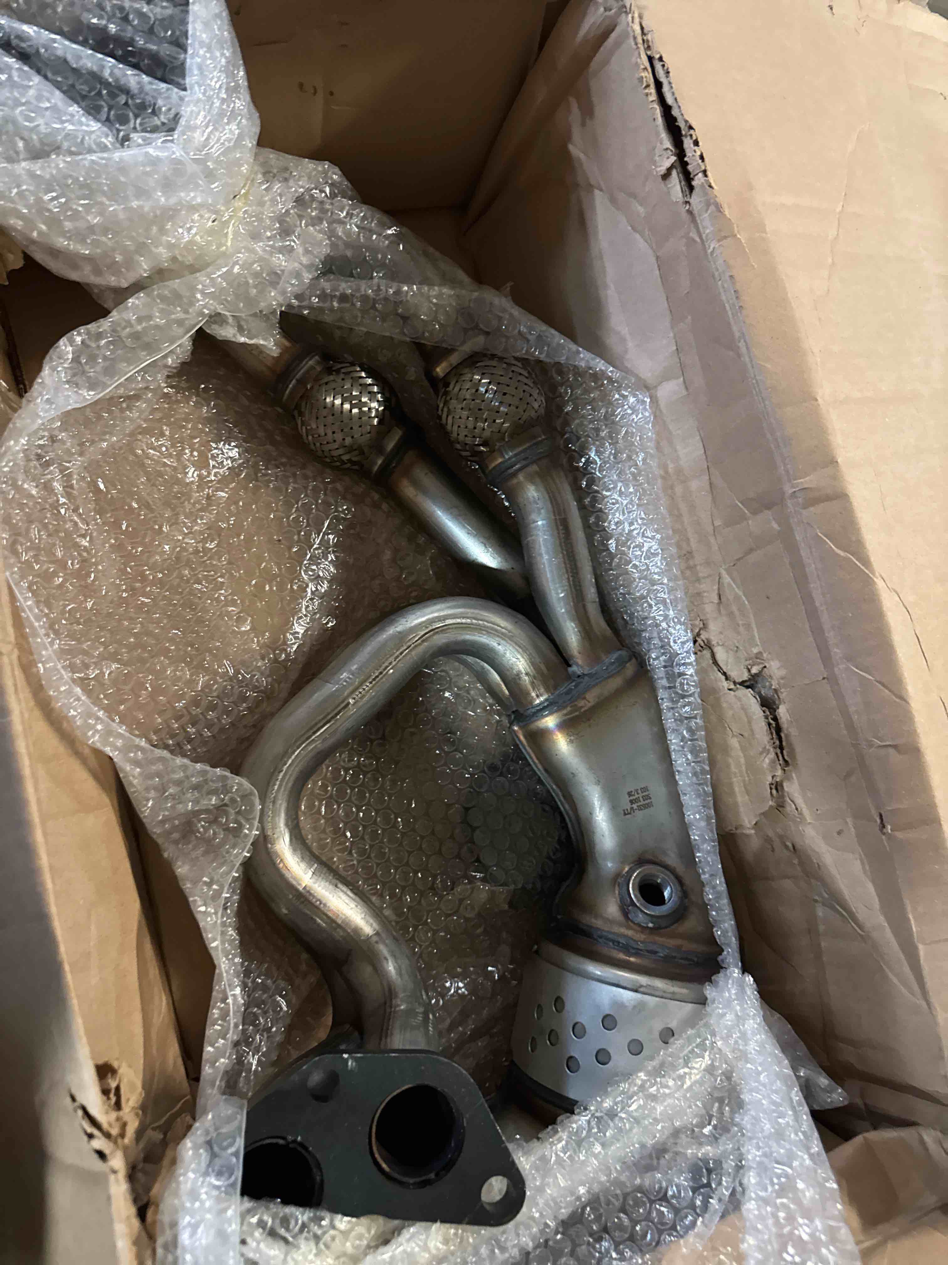 Condition photo showing New/Like New for front catalytic converter 2006 for saab for 9-2x,2006-2010 for subaru for forester,2006-2011 for subaru for impreza,2006-2012 for subaru for legacy,for outback,2.5l,replace 642803(epa compliant)