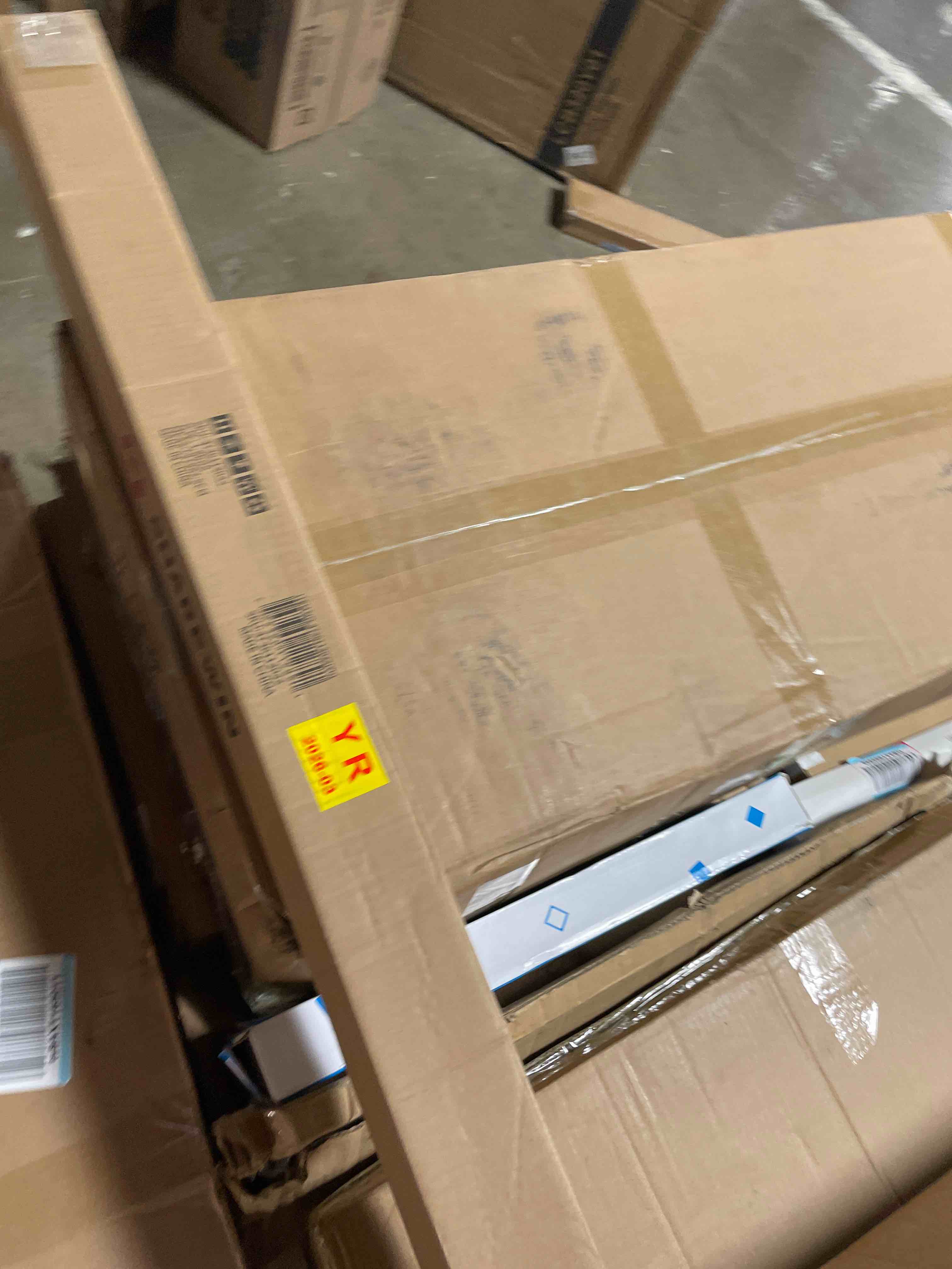 Condition photo showing New/Like New for sharewin office chair mat for hard floors 48 x36 in clear floor pvc protector mat