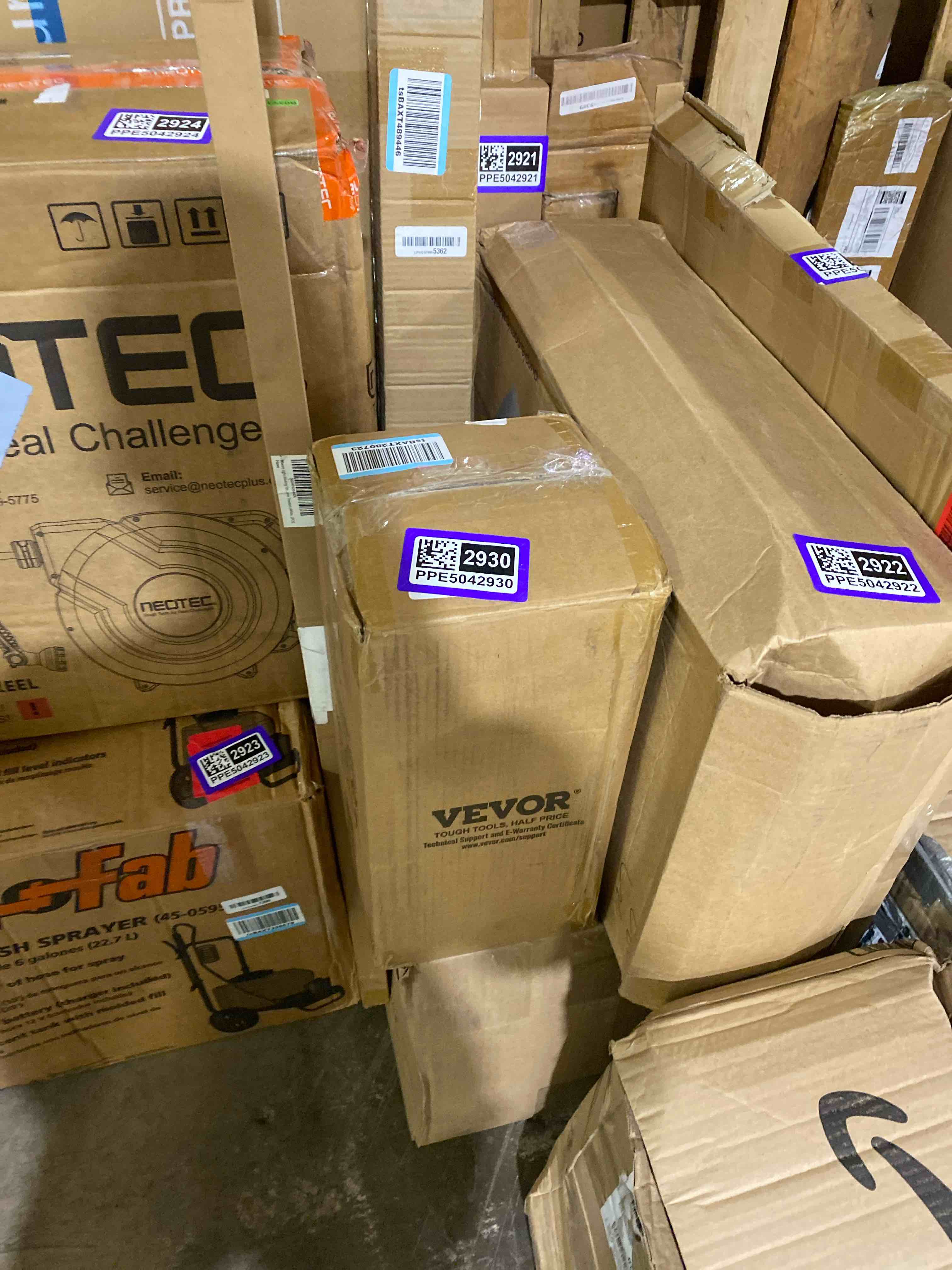 Condition photo showing New/Like New for vevor 550g electric grain mill grinder, high speed 2000w commercial spice grinders, stainless steel pulverizer powder machine, for dry grains spices cereals coffee corn pepper, straight type