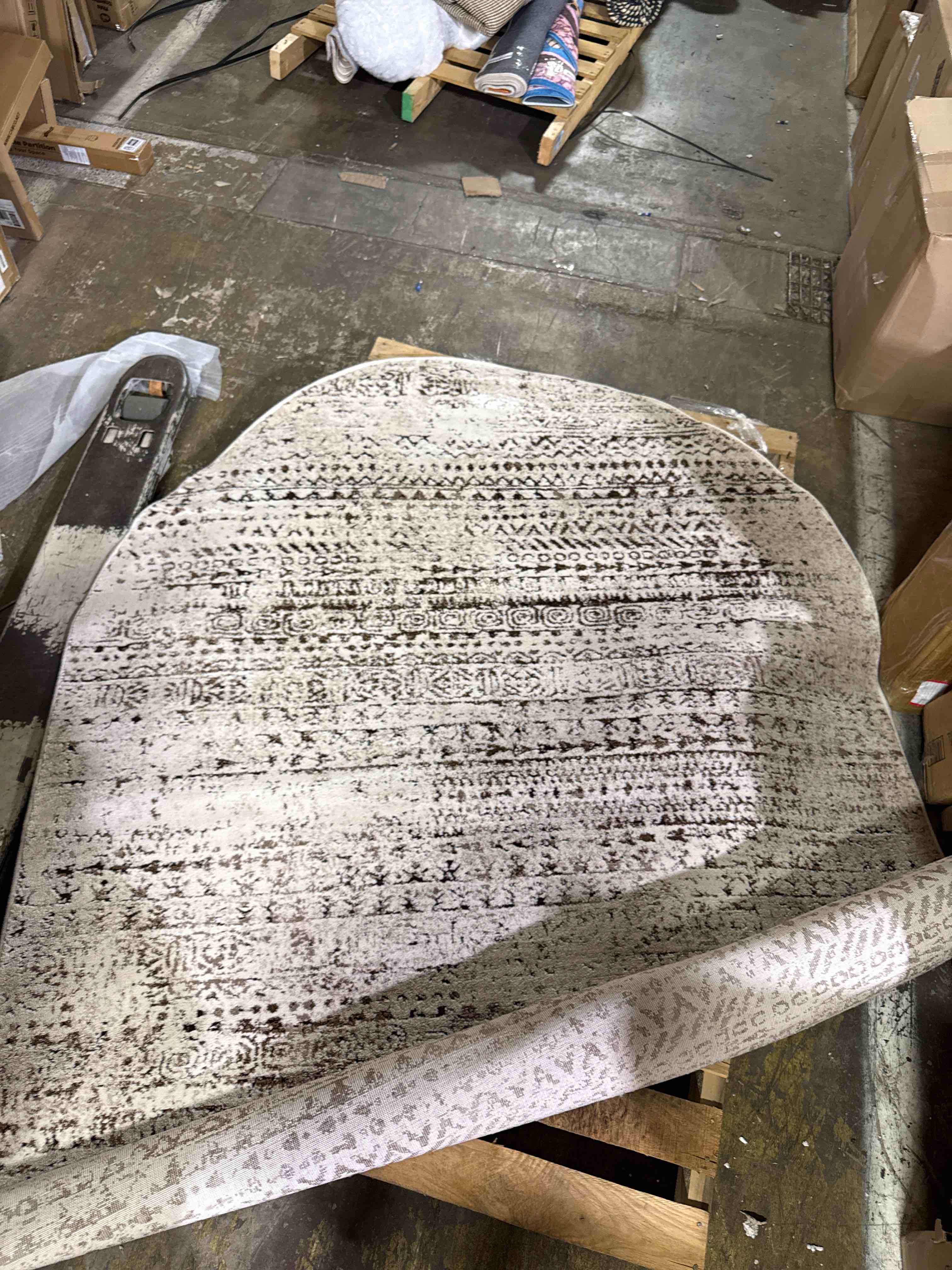 Condition photo showing Good Condition for unique loom sofia collection area rug - salle garnier (5' 3" x 8' oval, beige/ ivory)