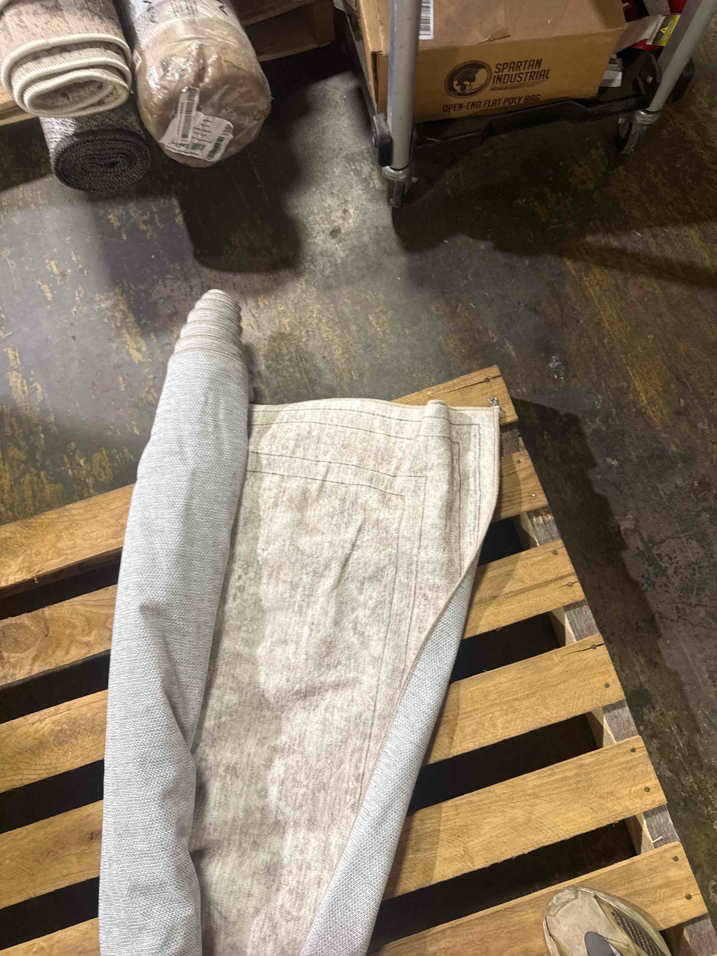 Condition photo showing Good Condition for abani oriental & vintage area rug - 5'x8' beige rectangle rug for living room & bedroom - alara vintage collection