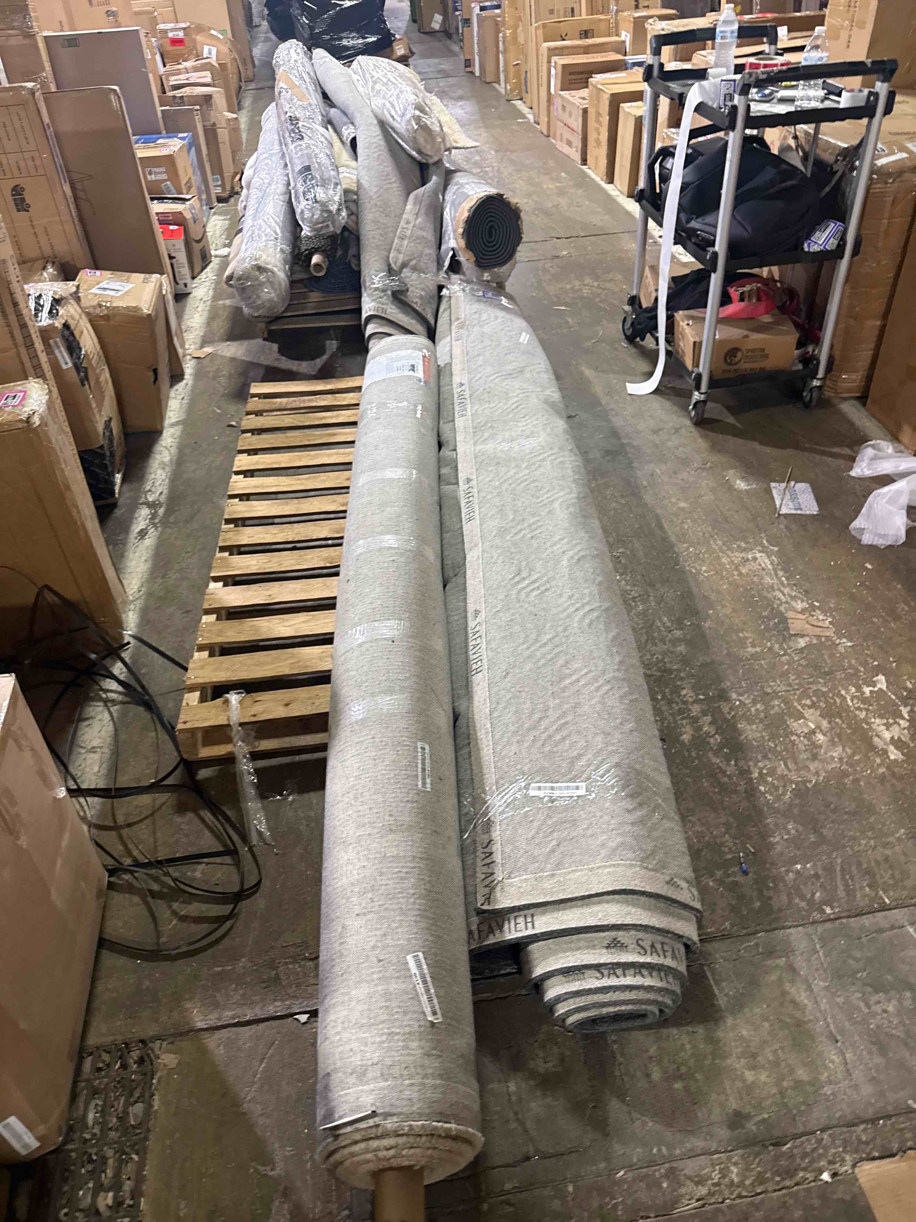 Condition photo showing New/Like New for loloi magnolia home by joanna gaines henley collection hny-01 ivory/smoke 2'-3" x 3'-9" accent rug ivory / smoke 2'3" x 3'9" (rectangular)