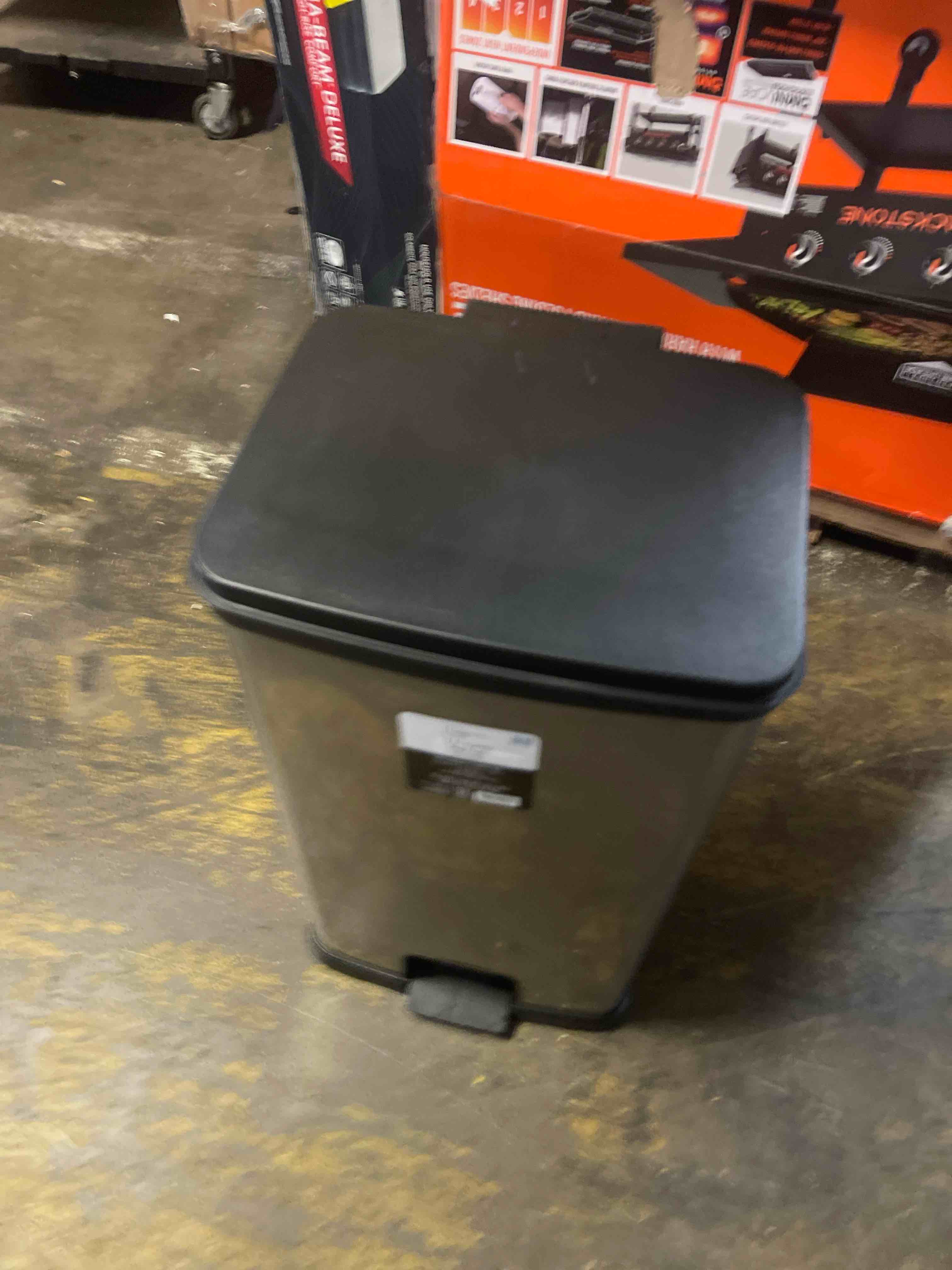Condition photo showing New/Like New for mainstays 13.2 gallon kitchen trash can