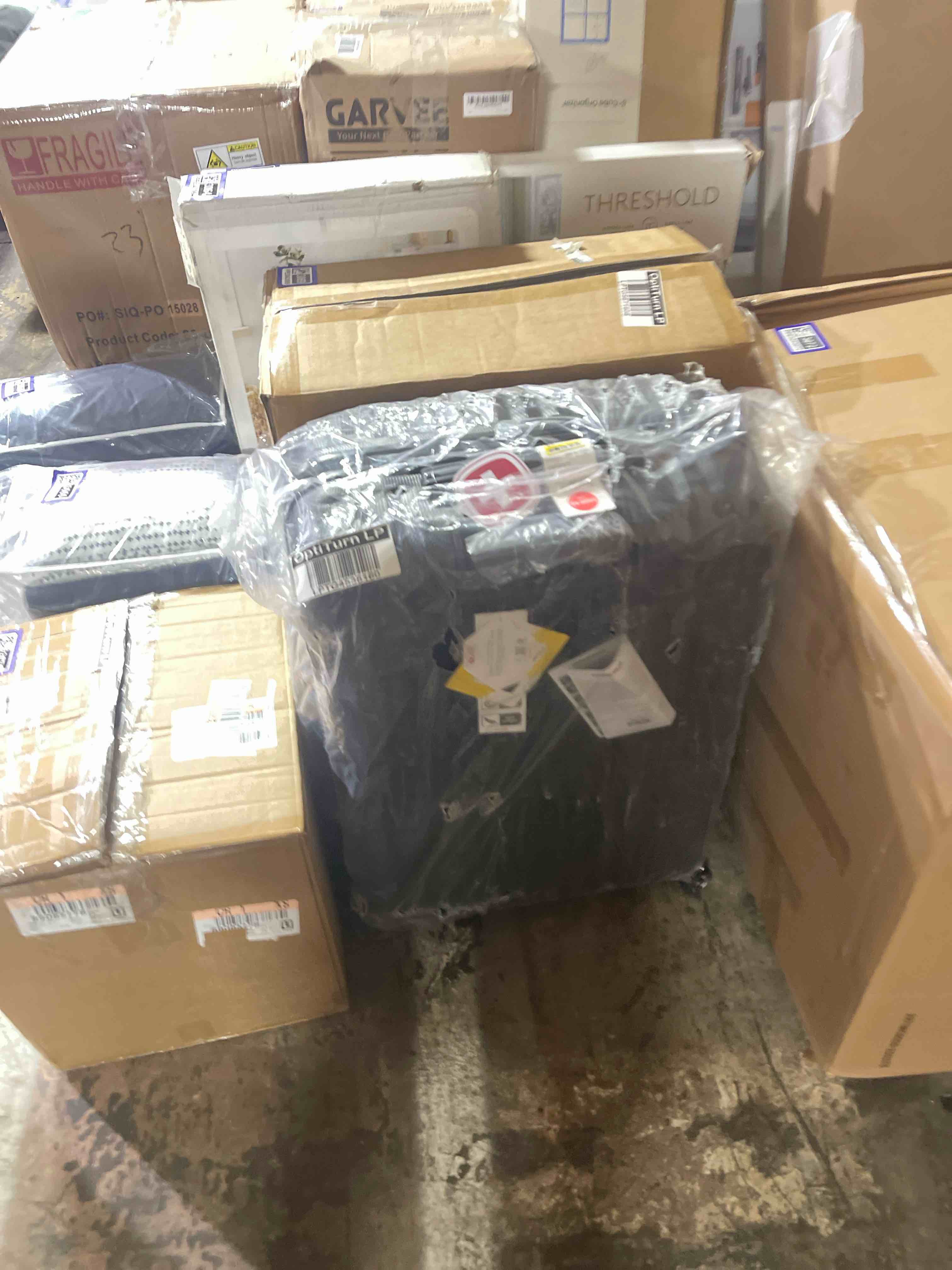 Condition photo showing New/Like New for swissgear energie hardside large checked spinner suitcase - black