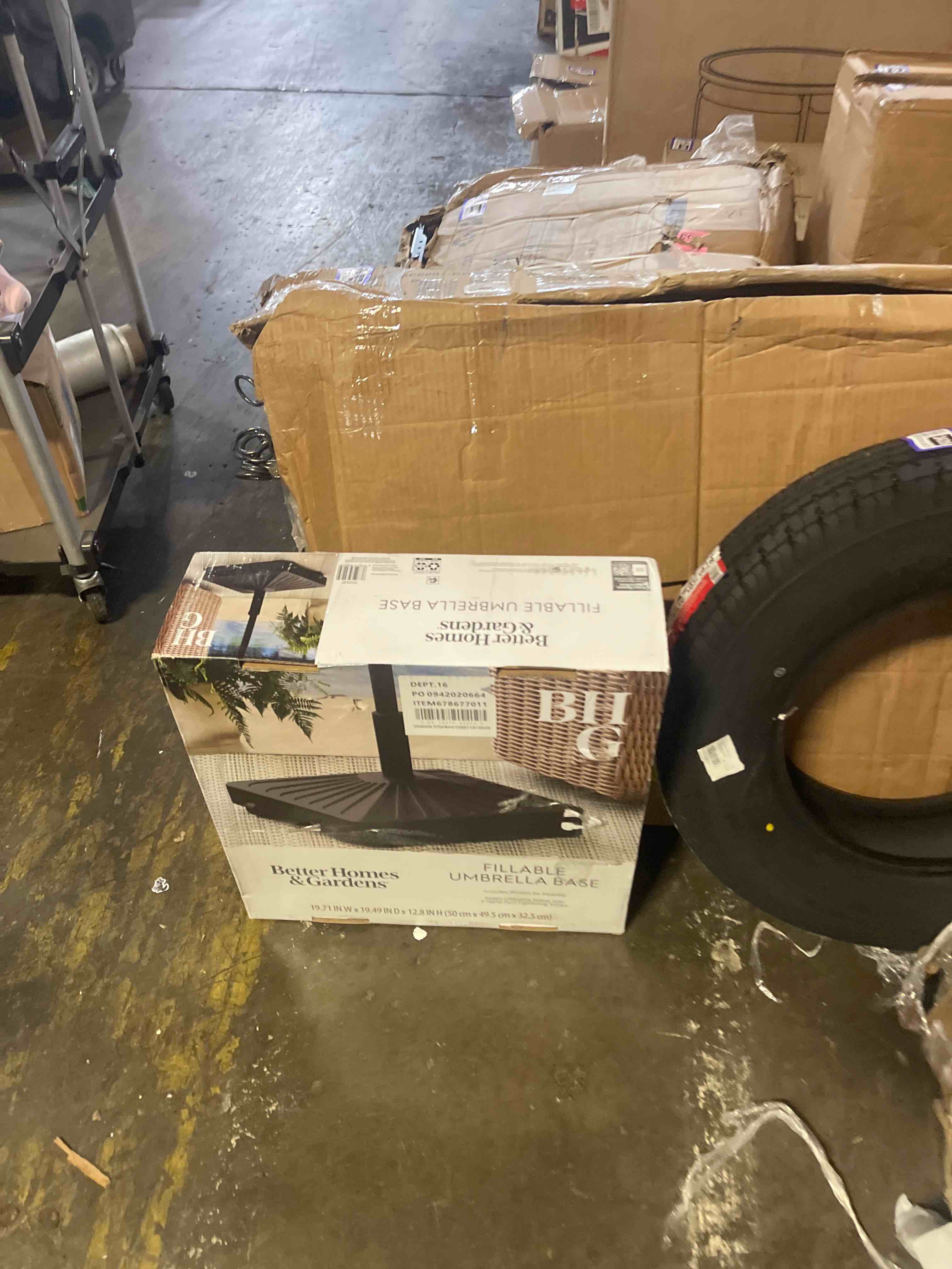 Condition photo showing New/Like New for better homes & gardens 50lb square outdoor fillable wheeled umbrella base, black