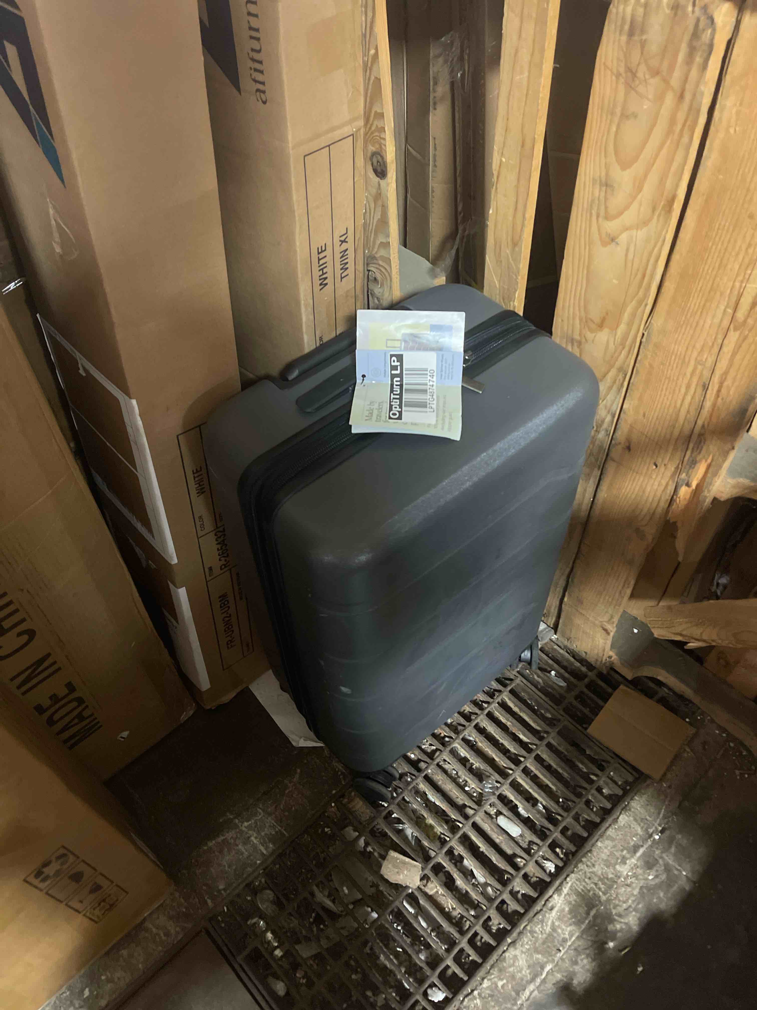 Condition photo showing New/Like New for hardside medium checked spinner suitcase - open story black