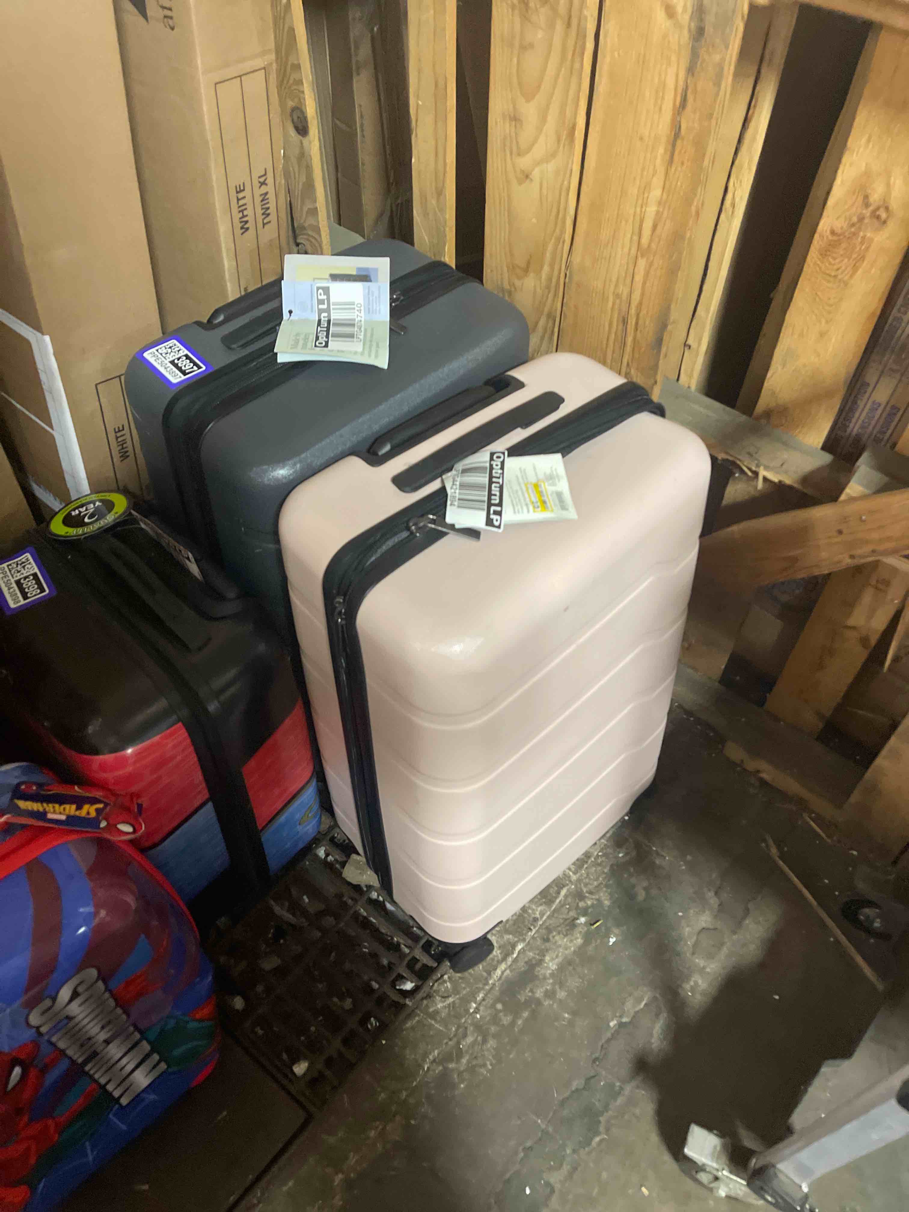 Condition photo showing Good Condition for hardside medium checked spinner wheels suitcase - open story™ pink