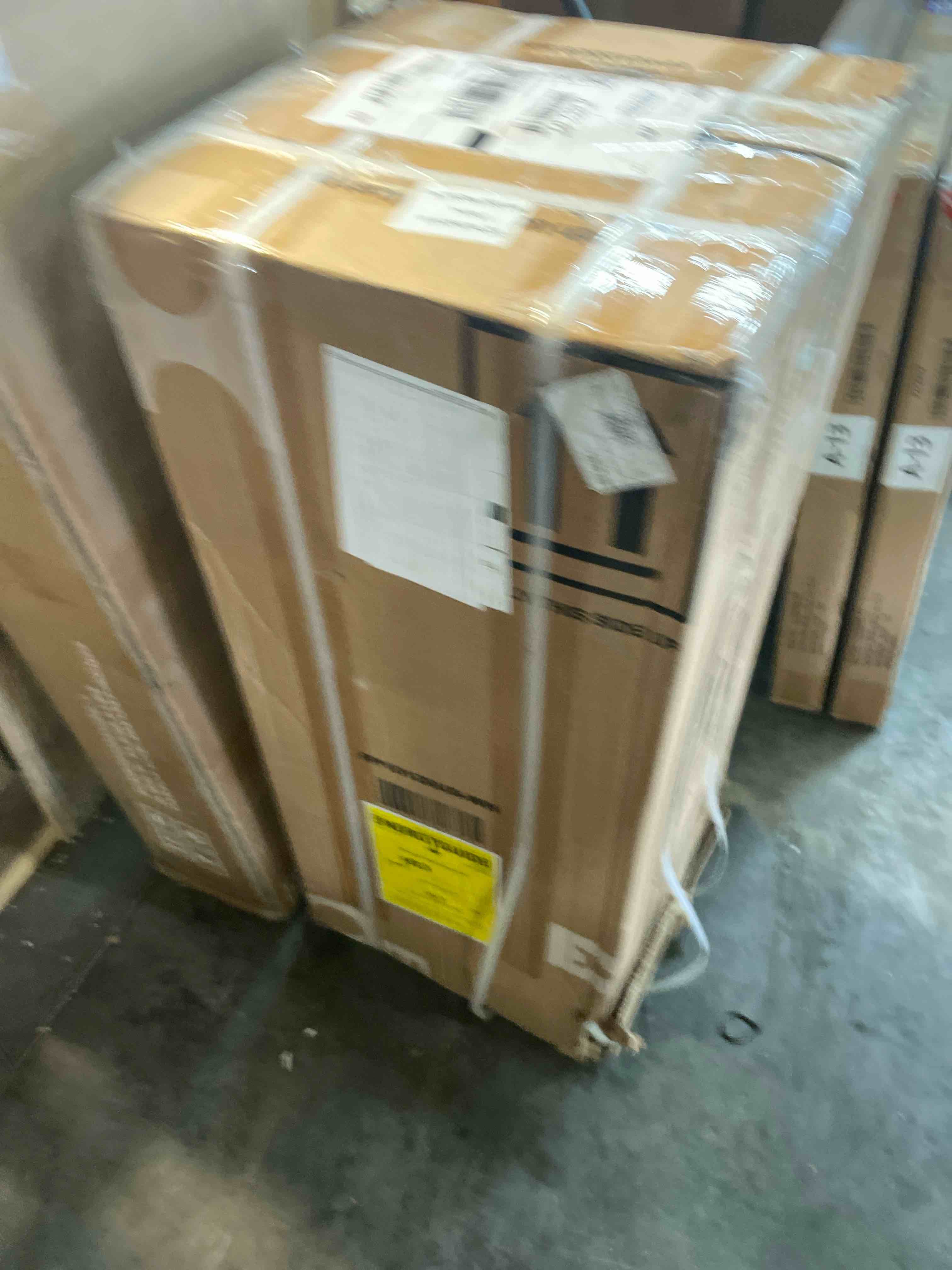 Condition photo showing New/Like New for 10000btu (ashrae) 6000 btu (doe) portable air conditioner cools 350 sq. ft. with remote control in white