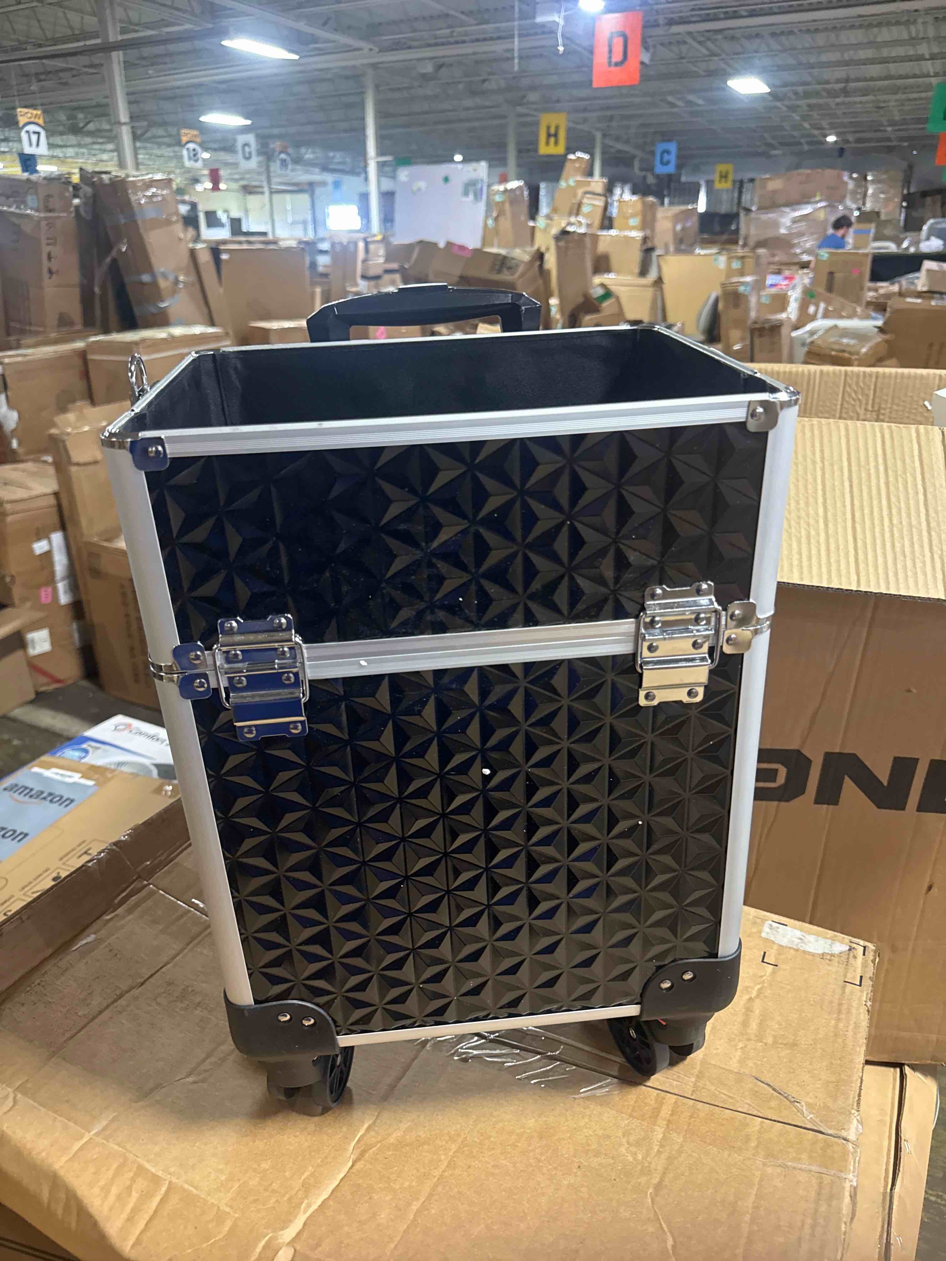 Condition photo showing As Is for dna motoring tools-00224 19.5  w x 28.5  h x 12  d 3-tier stackable extendable handle trolley tool box blue (lid broken)