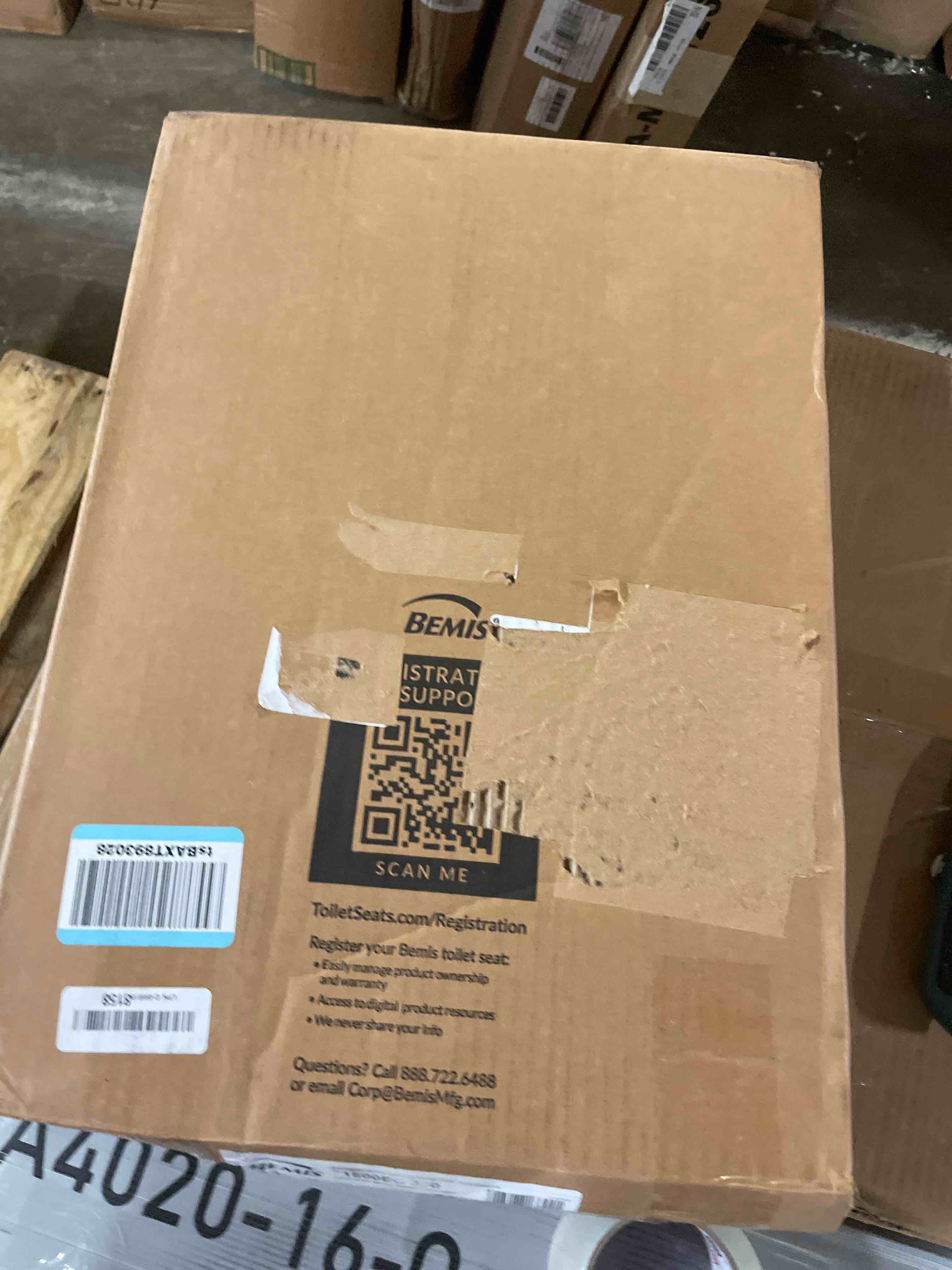 Condition photo showing New/Like New for bemis 1500ec 390 lift-off wood elongated toilet seat, cotton white (pack of 1)