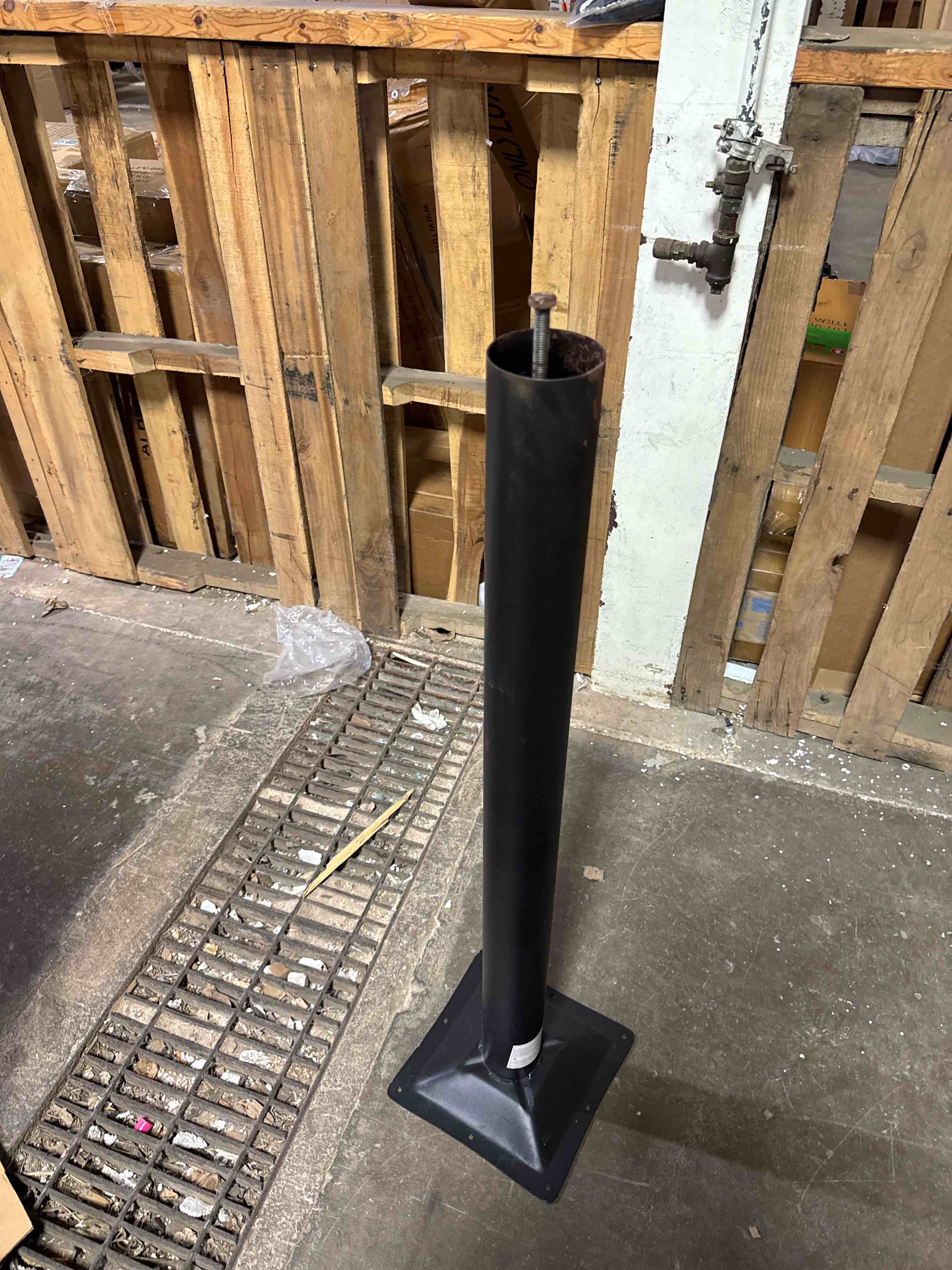 Condition photo showing New/Like New for commercial 3" standard height column welded spider
