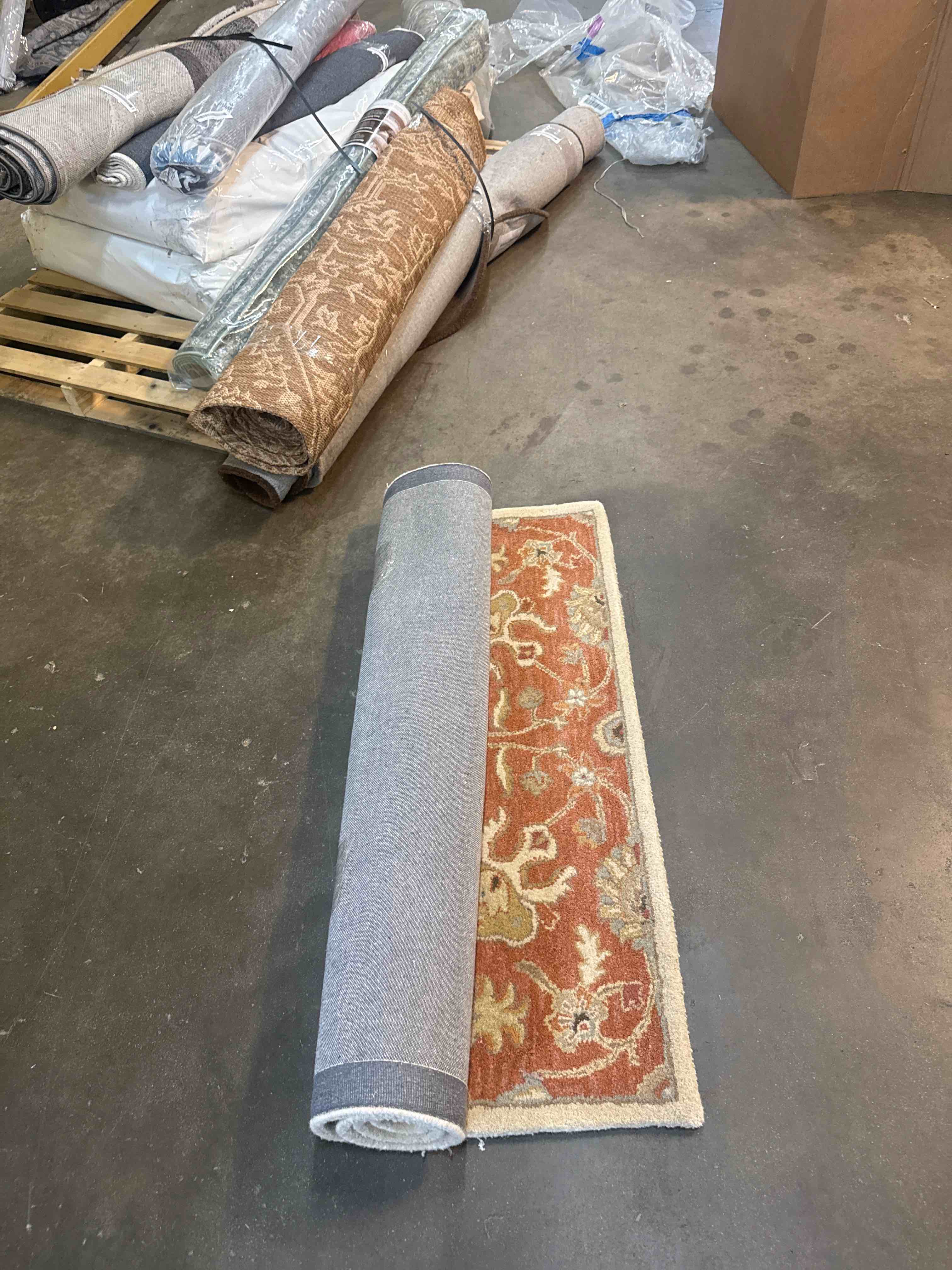 Condition photo showing New/Like New for safavieh area rug 4x6 - heritage collection - rust & ivory, handmade wool, ideal for living room, bedroom, dining space (hg125p)