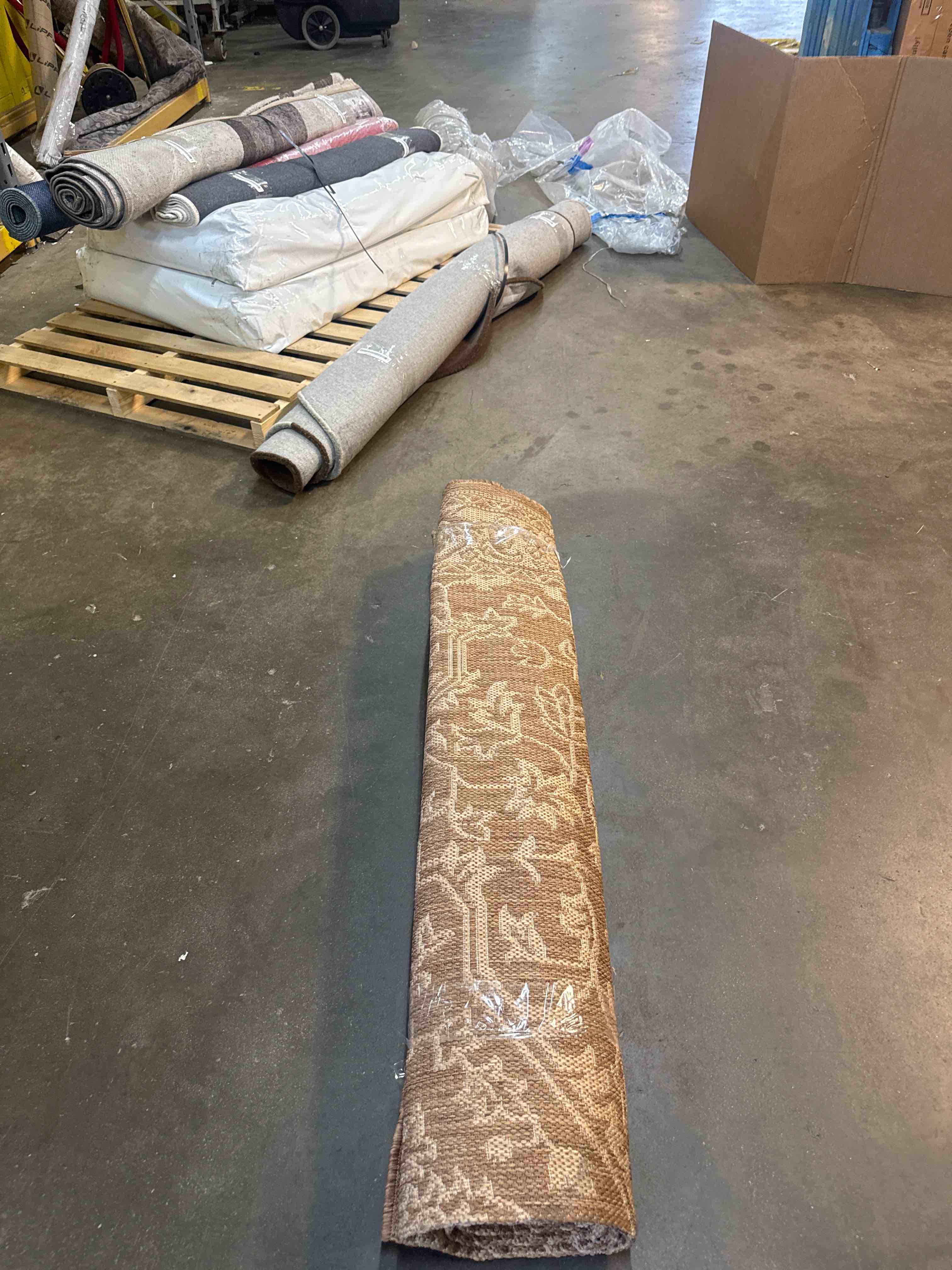Condition photo showing New/Like New for purecozy 6x9 brown area rug vintage washable living room boho carpet non slip bedroom indoor office low pile large traditional distressed retro accent rug for dining room bathroom office kitchen dorm
