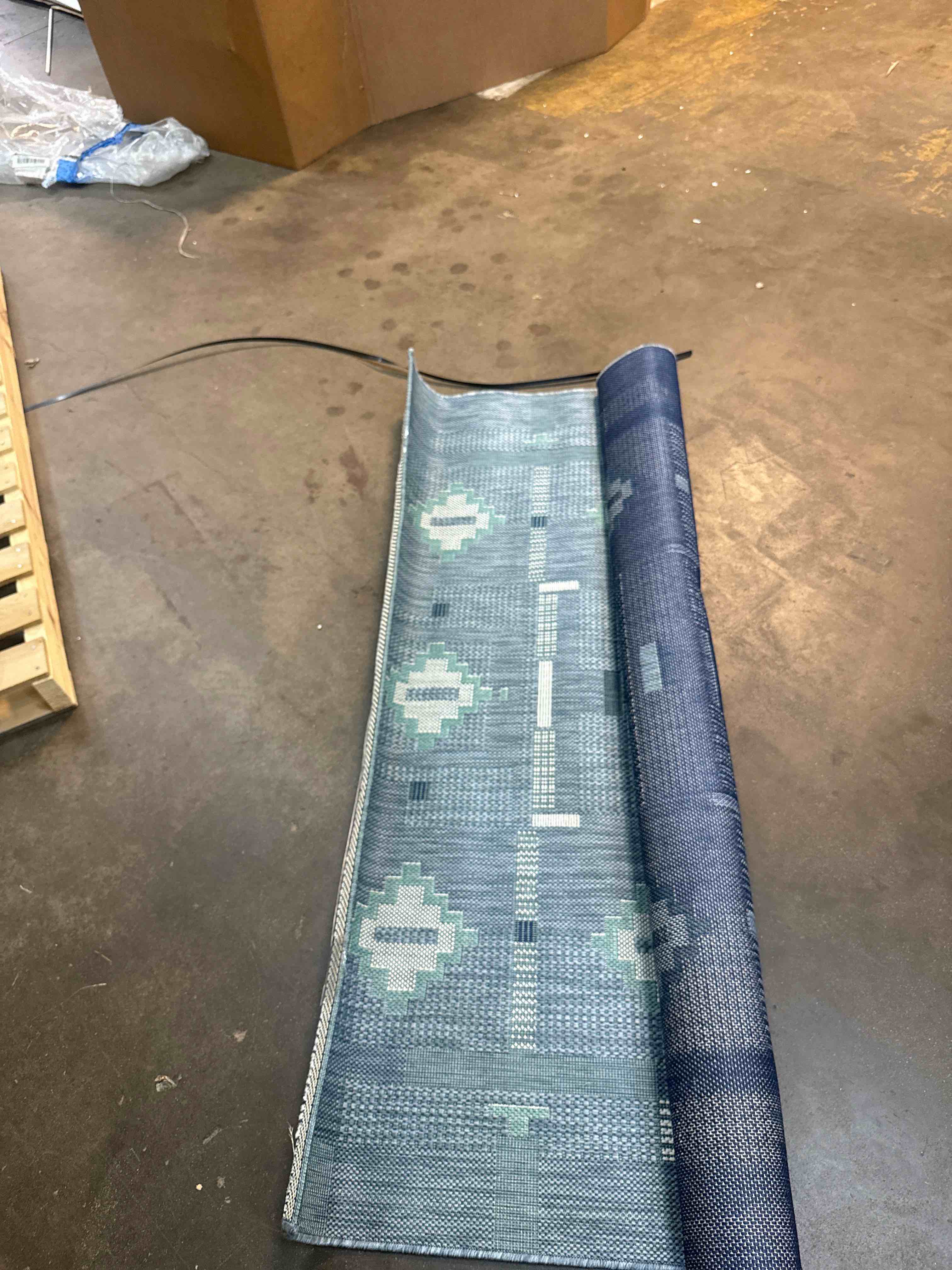 Condition photo showing New/Like New for addison rugs mayfield amf1226 blue 5' x 7'6" indoor premium machine washable rug, silky soft, easy clean, non shedding, bedroom, living room, dining room, kitchen rug