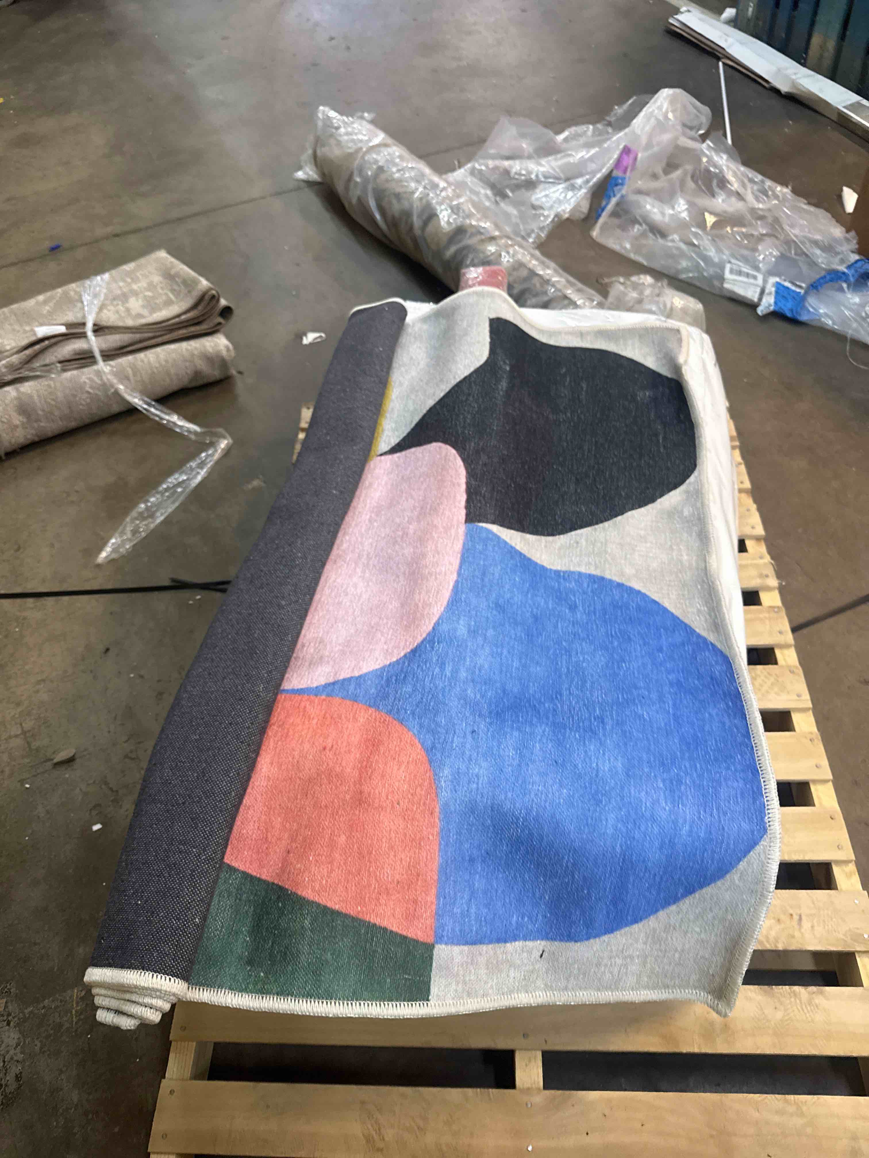 Condition photo showing Good Condition for modern hand tufted handmade nz wool area rug for living room office bedroom rugs (5x5 ft)