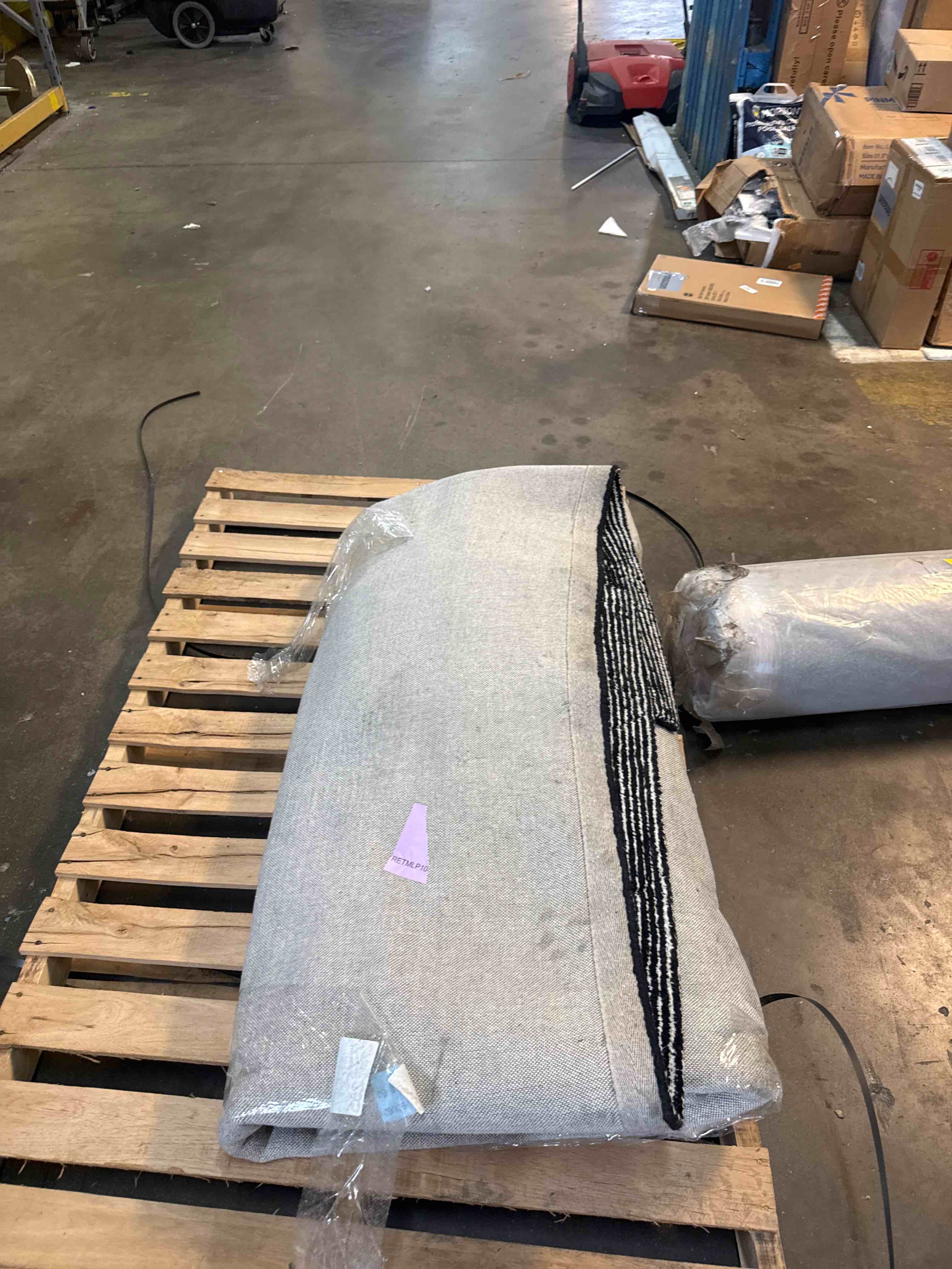 Condition photo showing Good Condition for safavieh area rug 8x10 - cape cod collection - large - grey & black, handmade, ideal for living room, bedroom, dining space (cap154f)