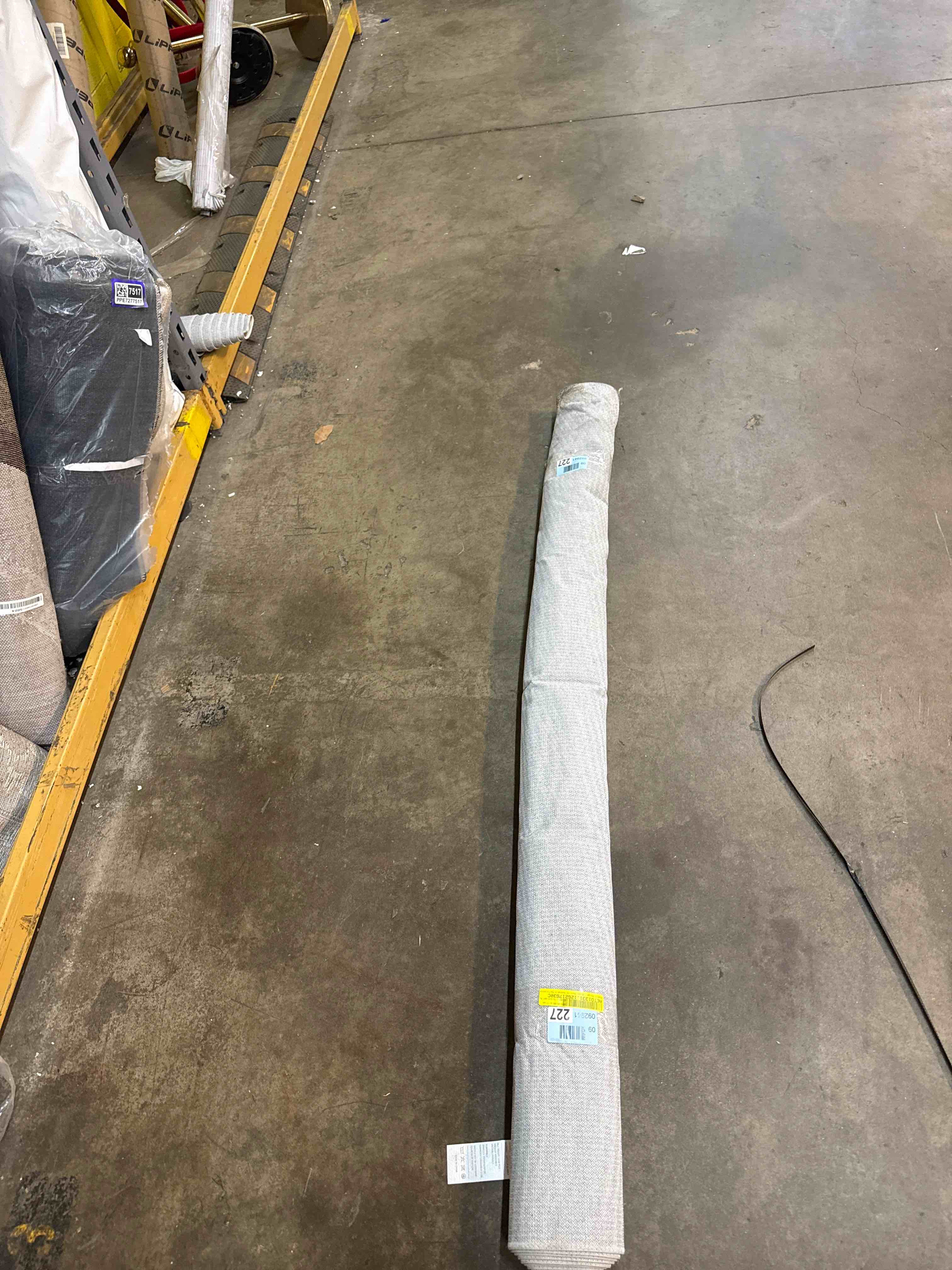 Condition photo showing New/Like New for 6x9 roehit oriental performance machine washable area rug